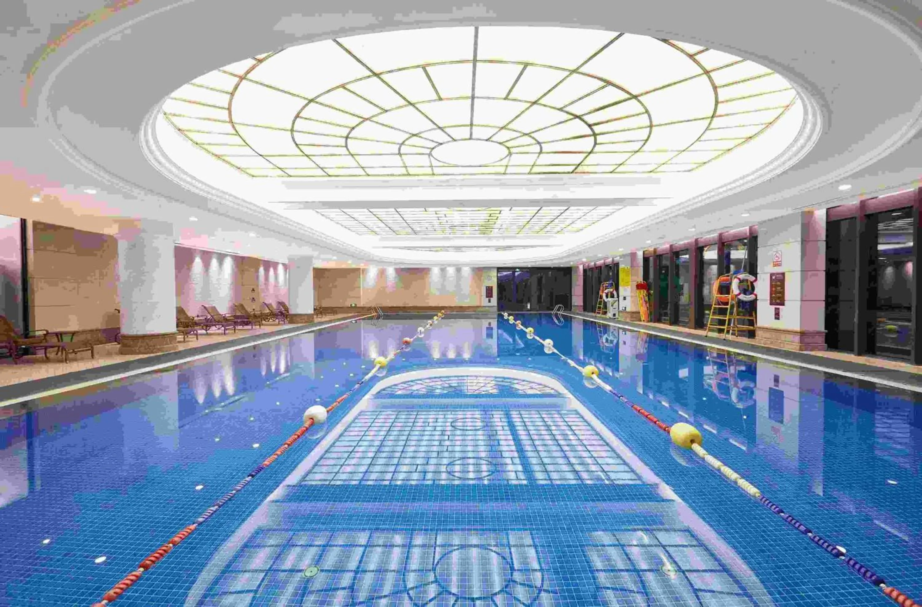 Swimming pool in Tongli Lake Resort Phase II