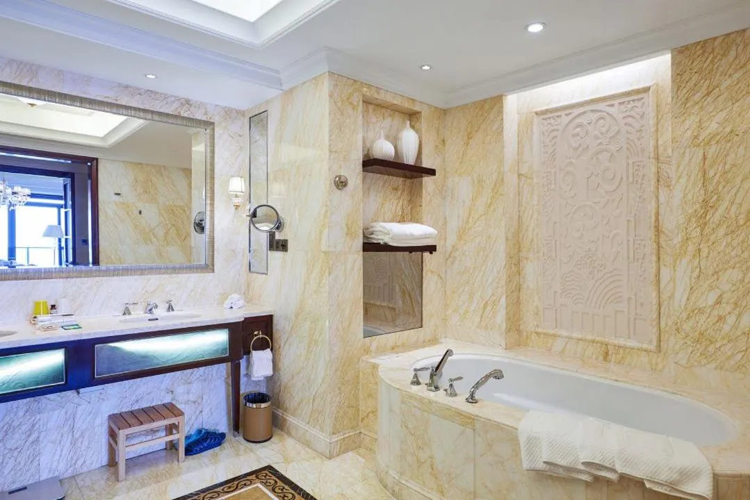 Bath in Tongli Lake Resort Phase II