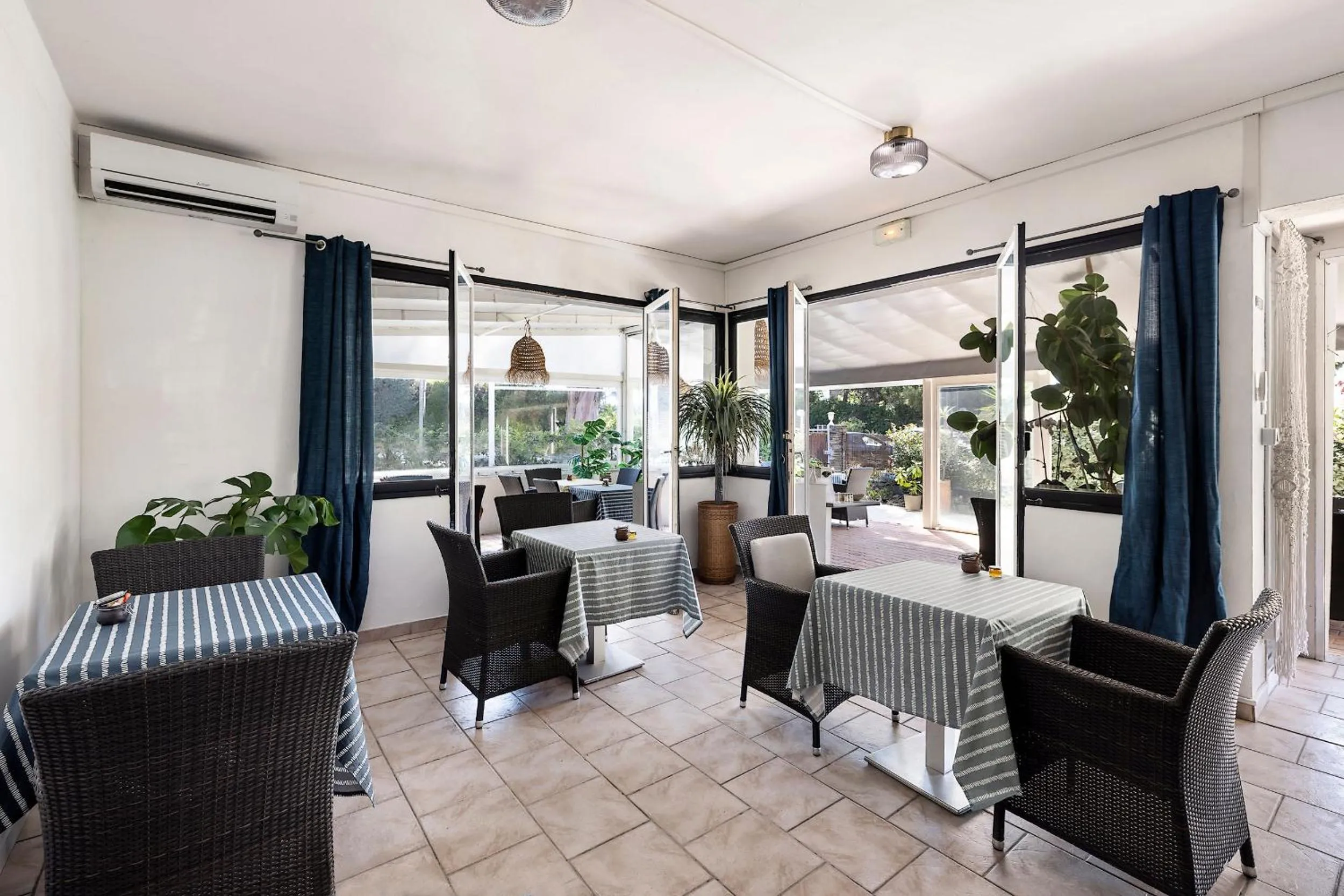 Breakfast in Hotel Le Golfe Bleu