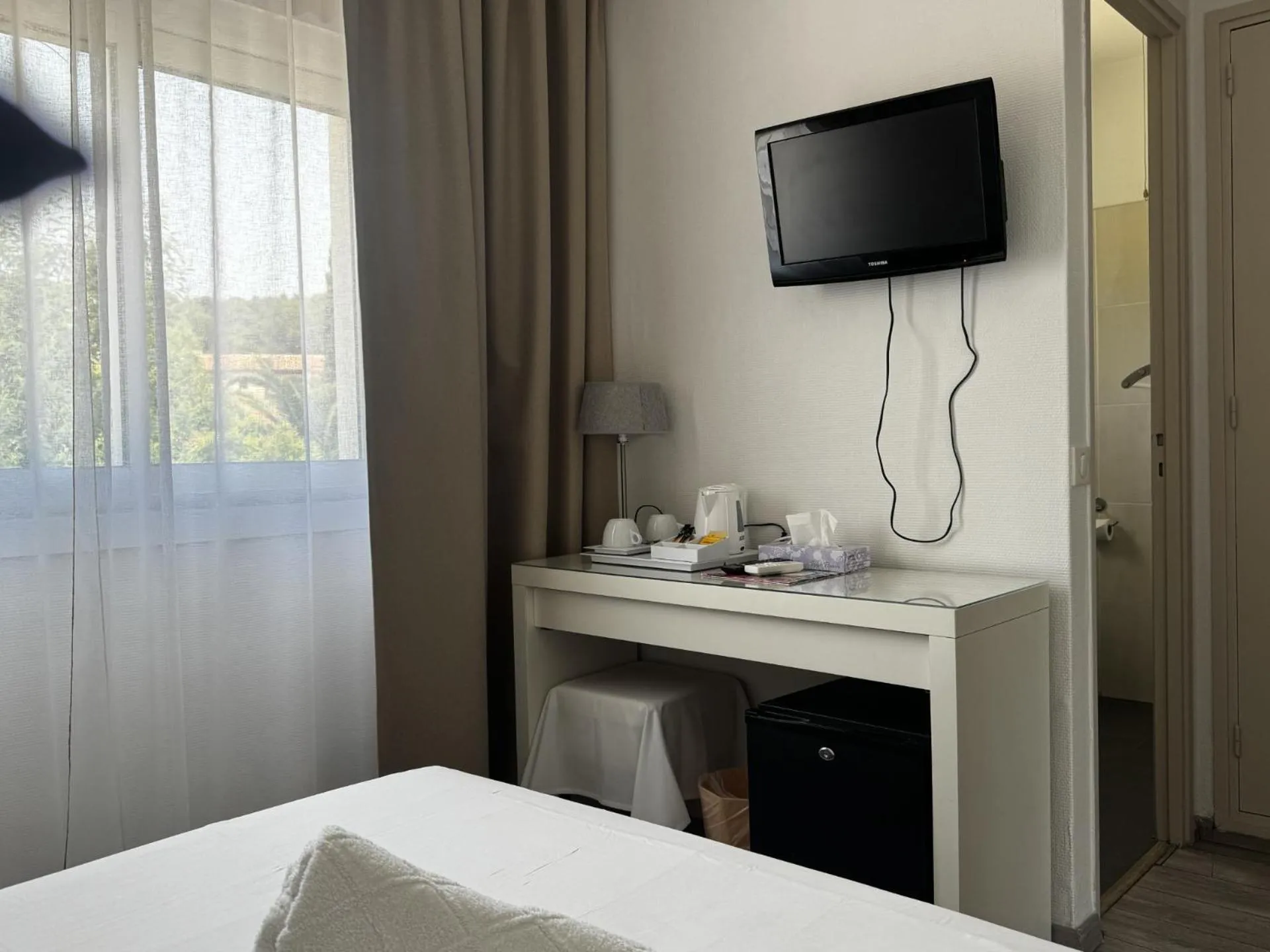 TV and multimedia, Bed in Hotel Le Golfe Bleu