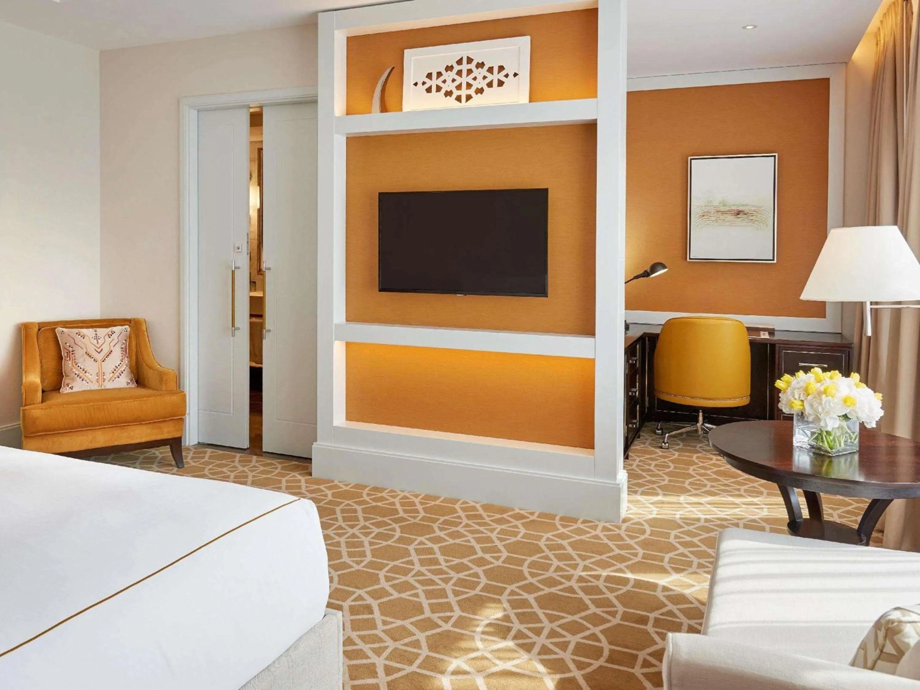 Bedroom, Bed in Fairmont Amman