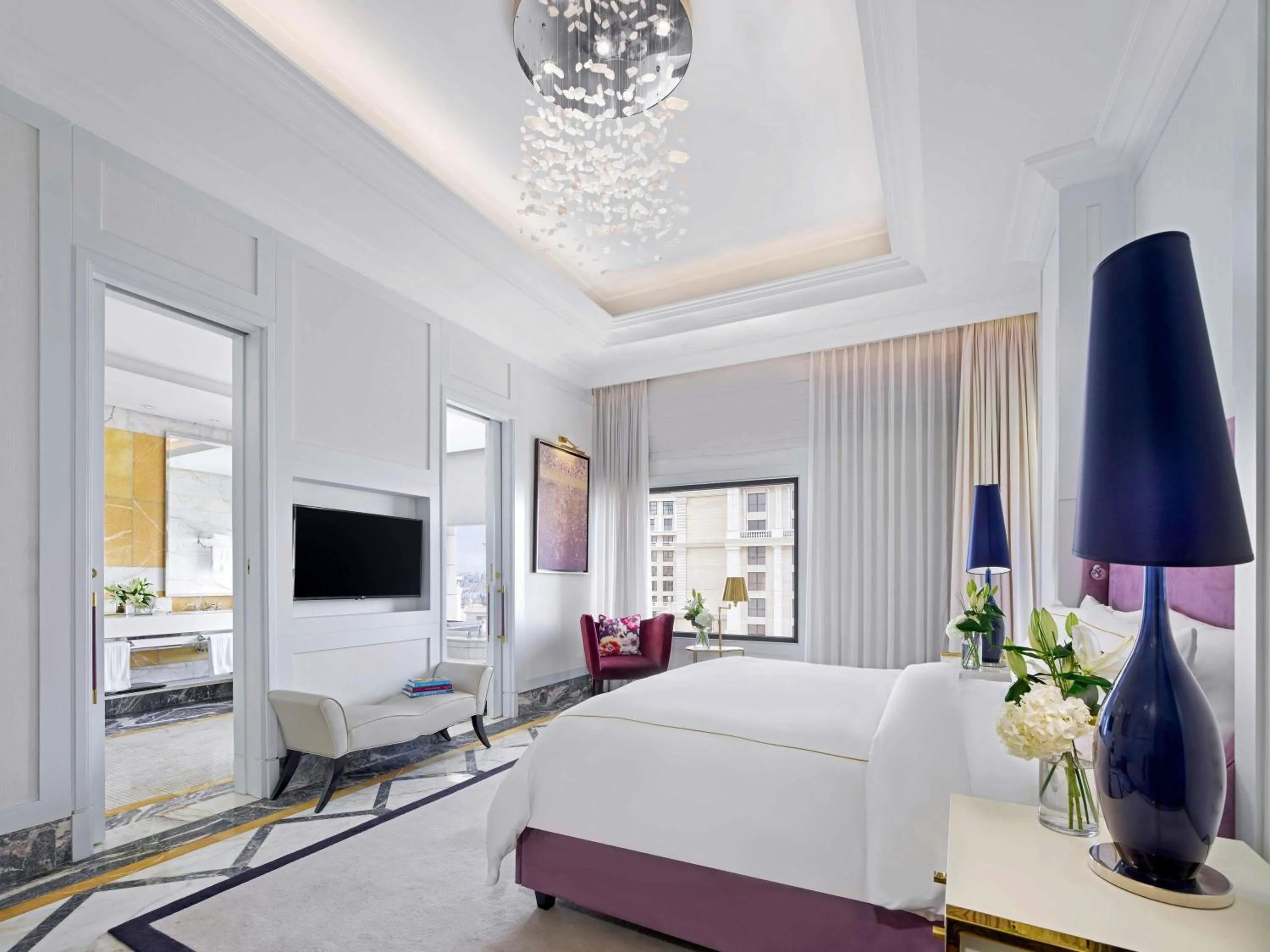 Bedroom, Bed in Fairmont Amman