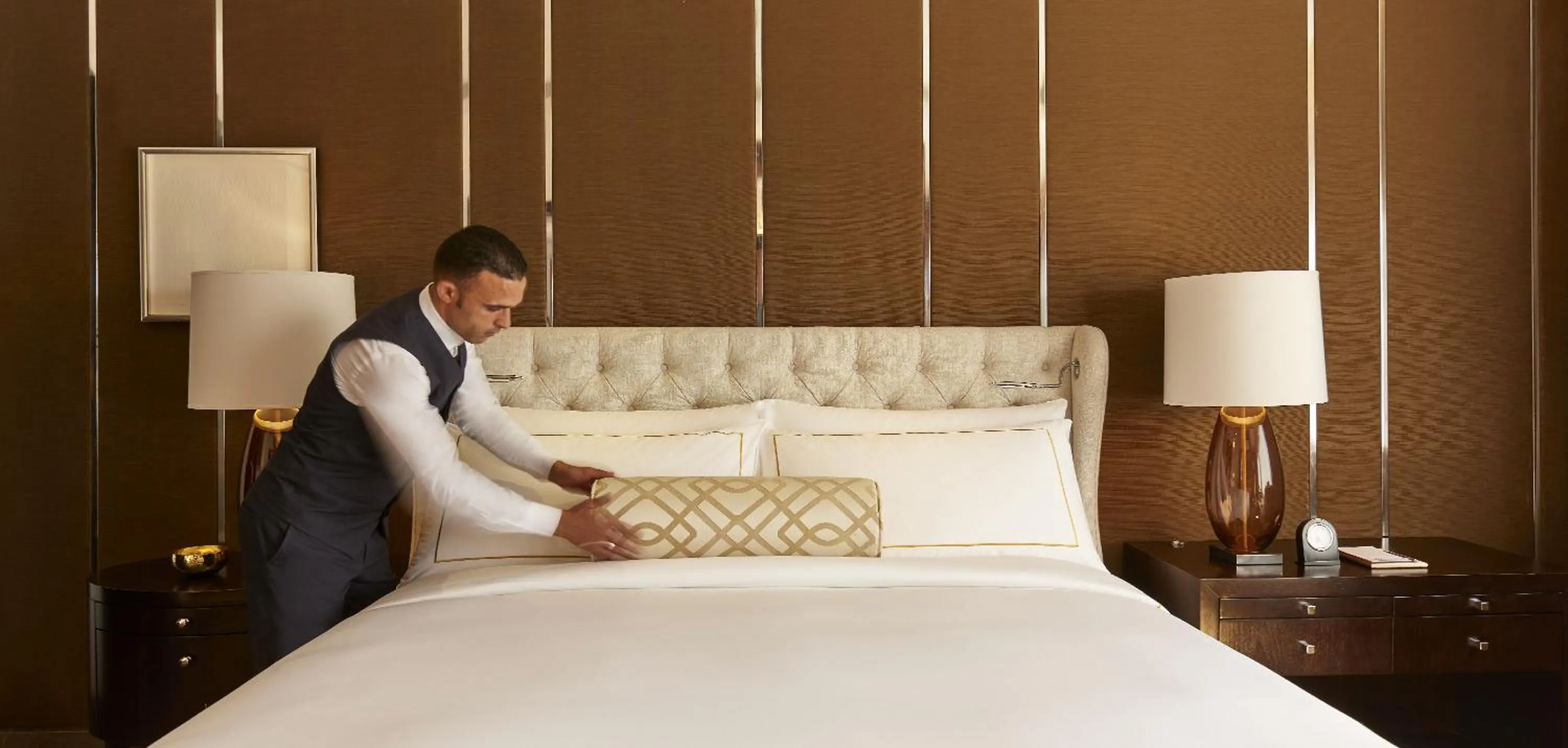 Bed in Fairmont Amman