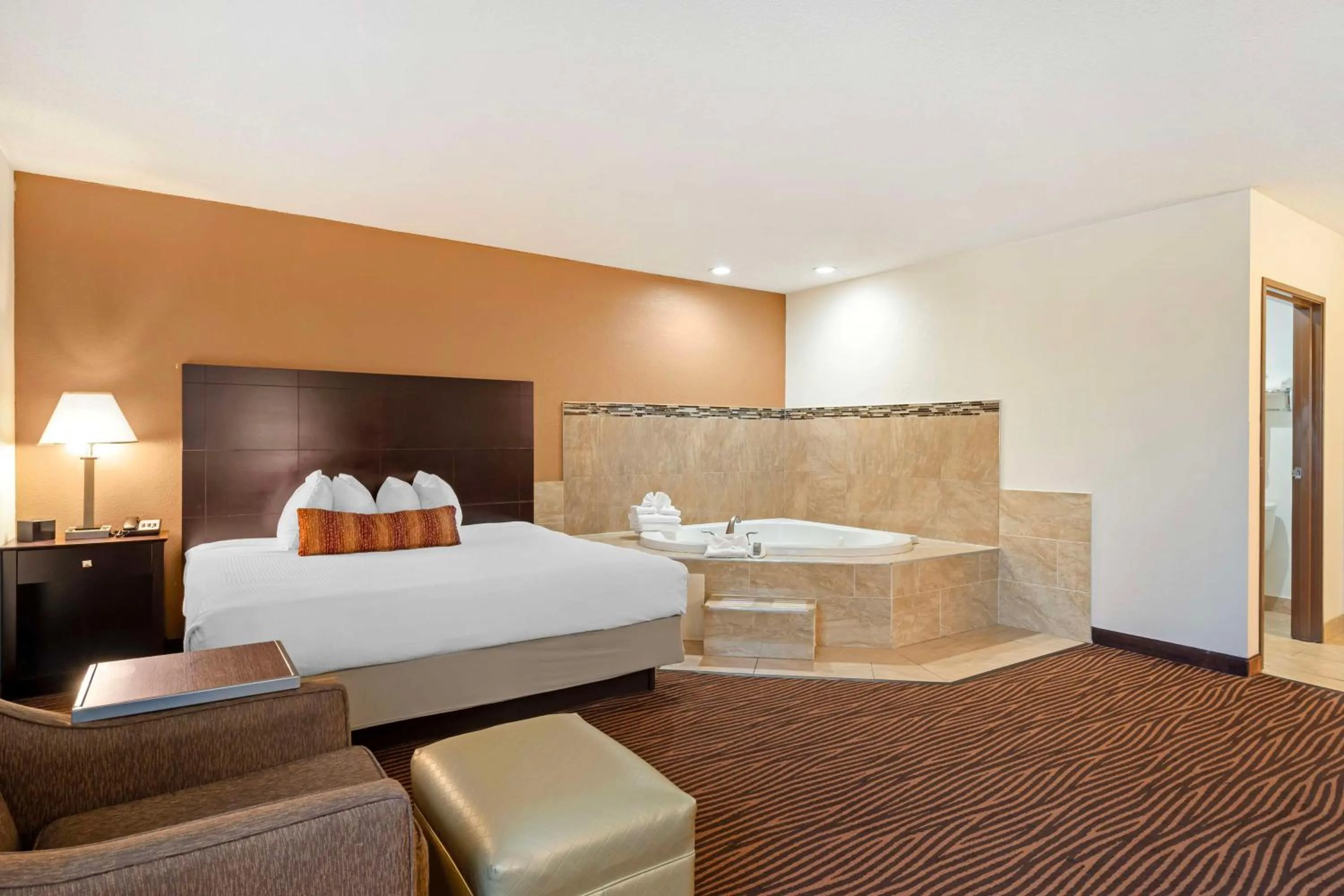 Bedroom, Bed in Best Western Des Plaines O'Hare