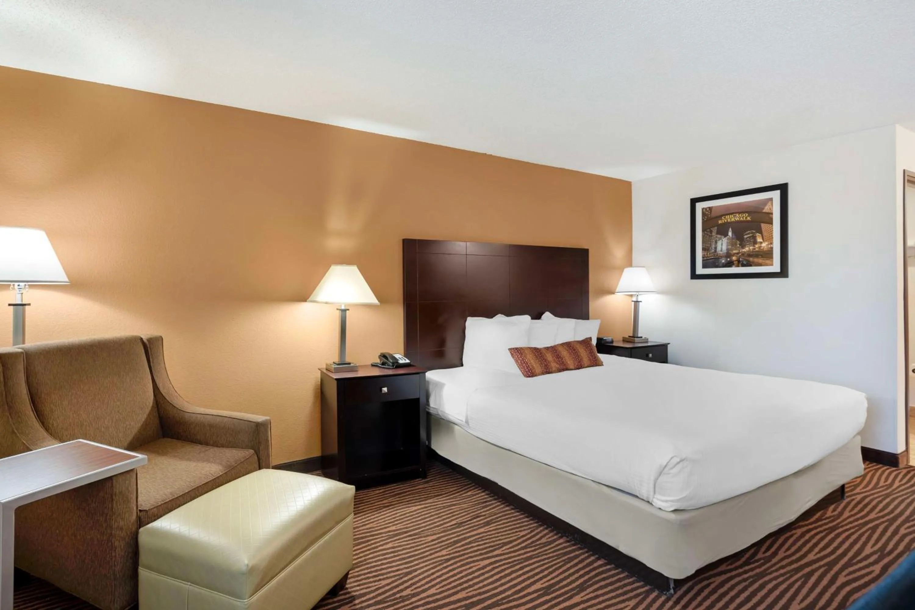 Bedroom, Bed in Best Western Des Plaines O'Hare