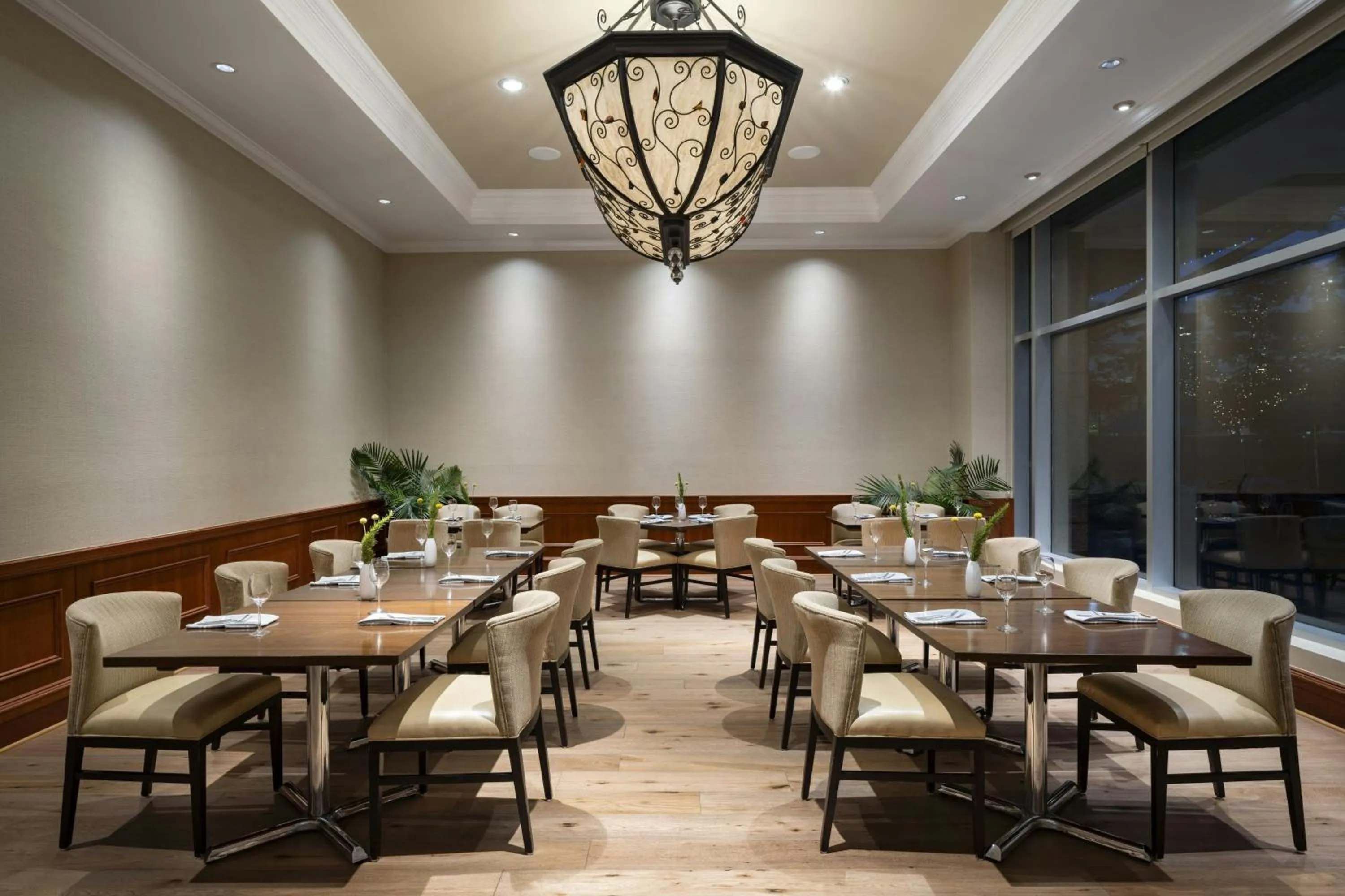 Restaurant/places to eat in Marriott Salt Lake City Center