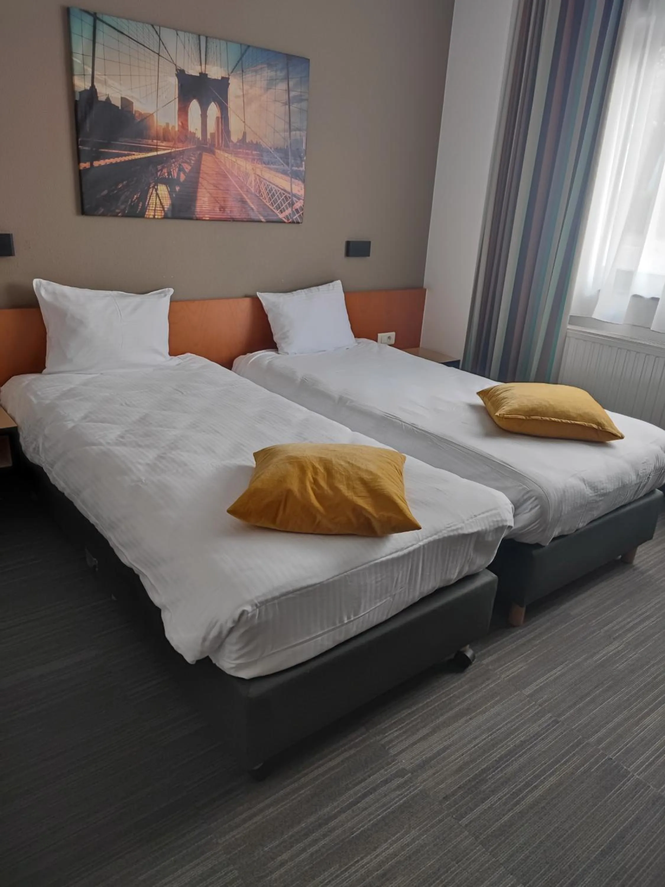 Bedroom, Bed in Hobbit Hotel Brussels Airport Zaventem