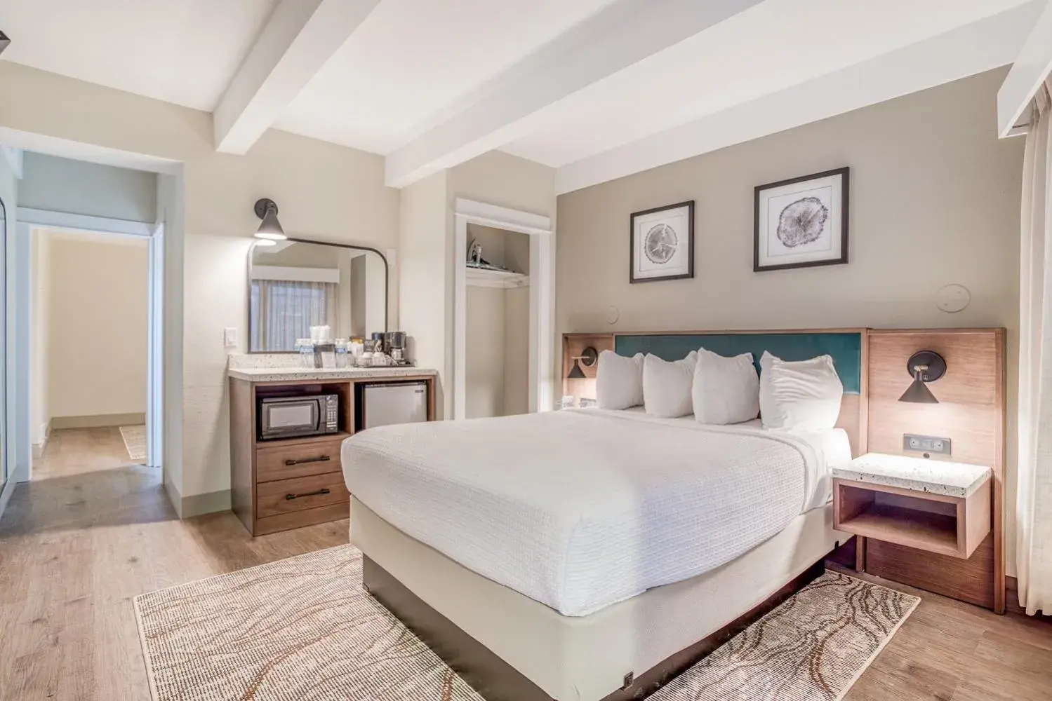 King Suite - No Ocean View in Beachfront Manor Hotel King Suite - No Ocean View in Beachfront Manor Hotel