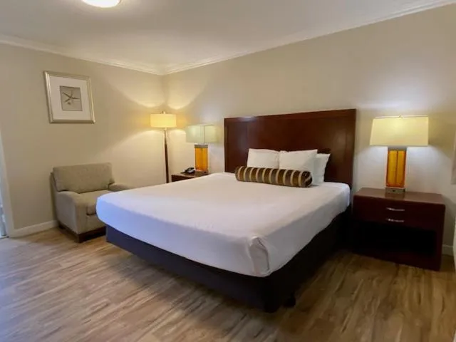 Bed in Rose Garden Inn