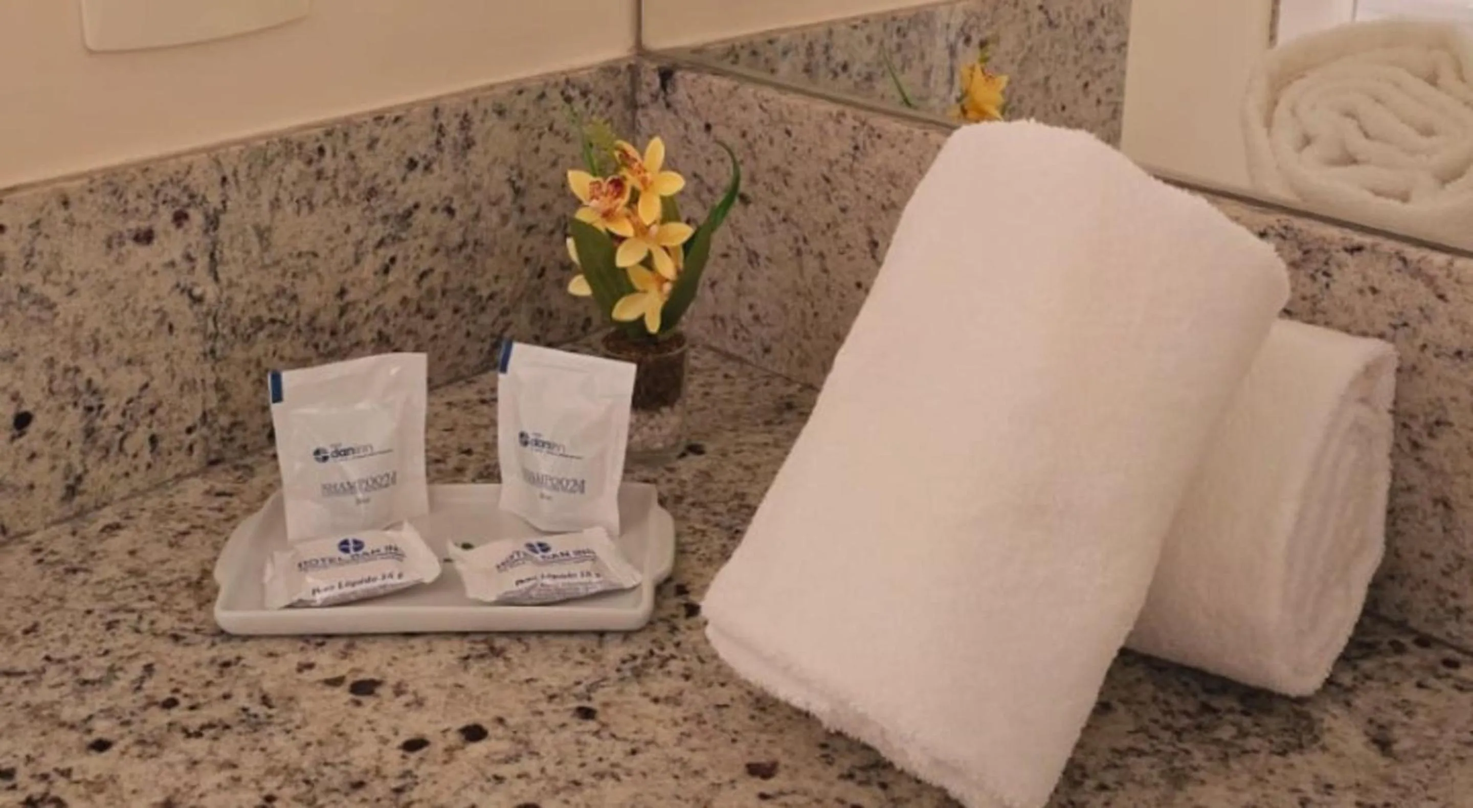 Bathroom in Hotel Dan Inn Campinas Anhanguera - By Nacional Inn