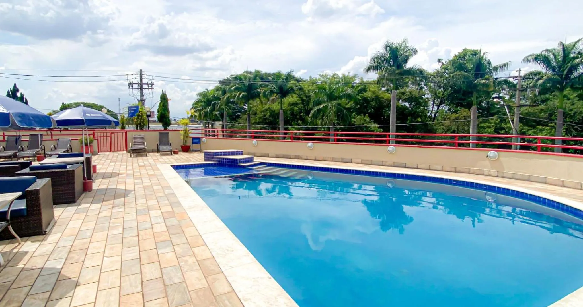 Swimming pool in Hotel Dan Inn Campinas Anhanguera - By Nacional Inn