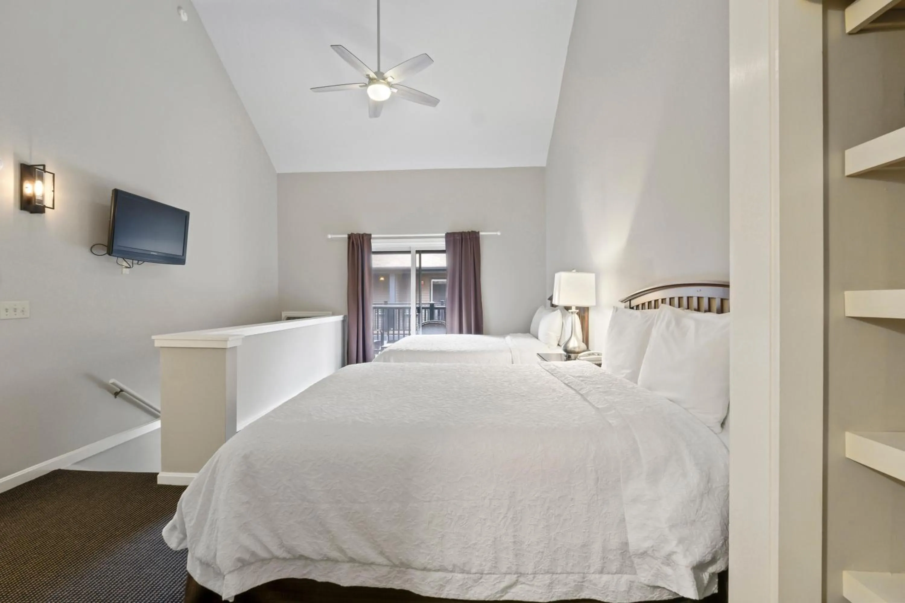 Bedroom, Bed in Sea Rose Suites