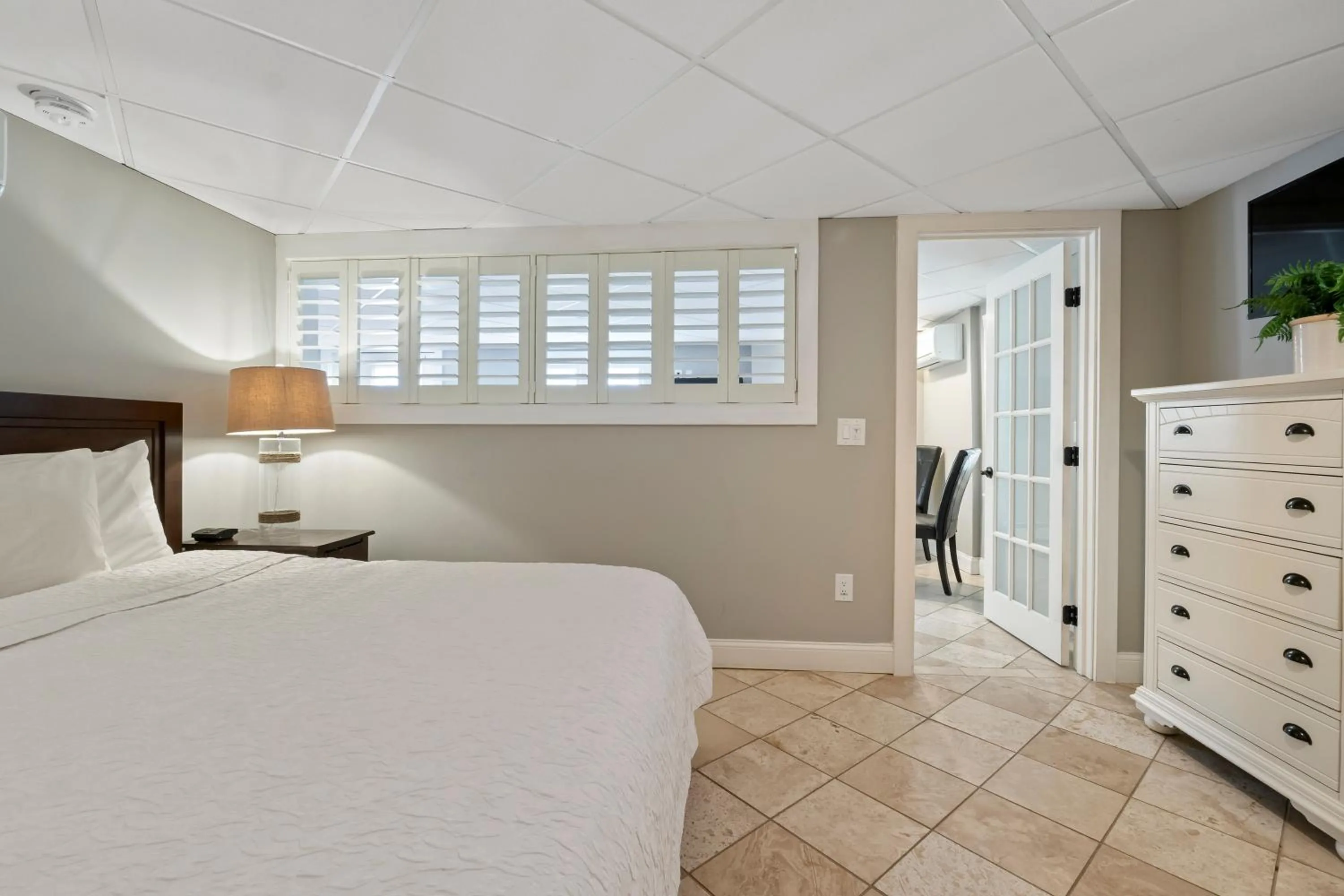 Bedroom, Bed in Sea Rose Suites