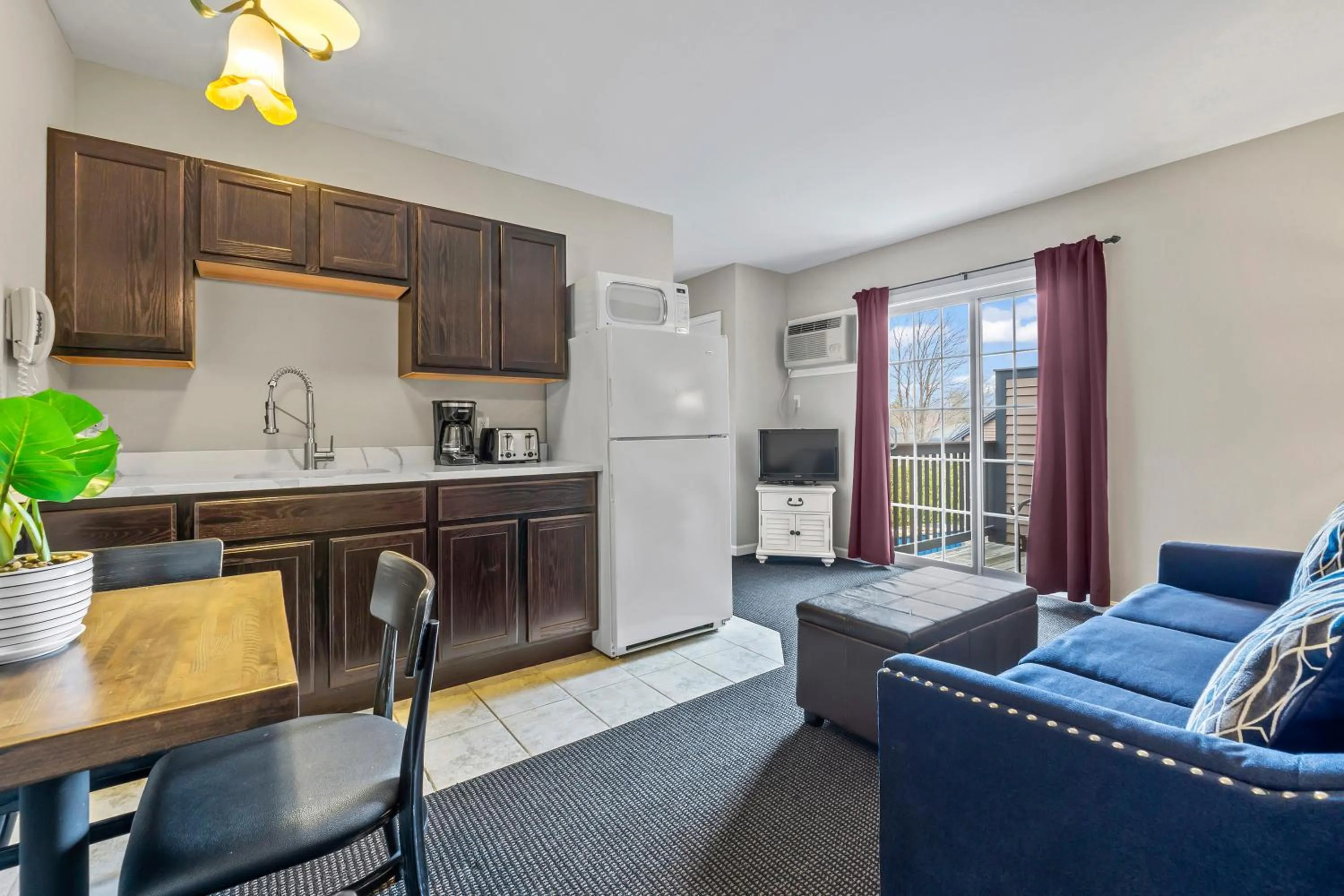 Kitchen or kitchenette in Sea Rose Suites