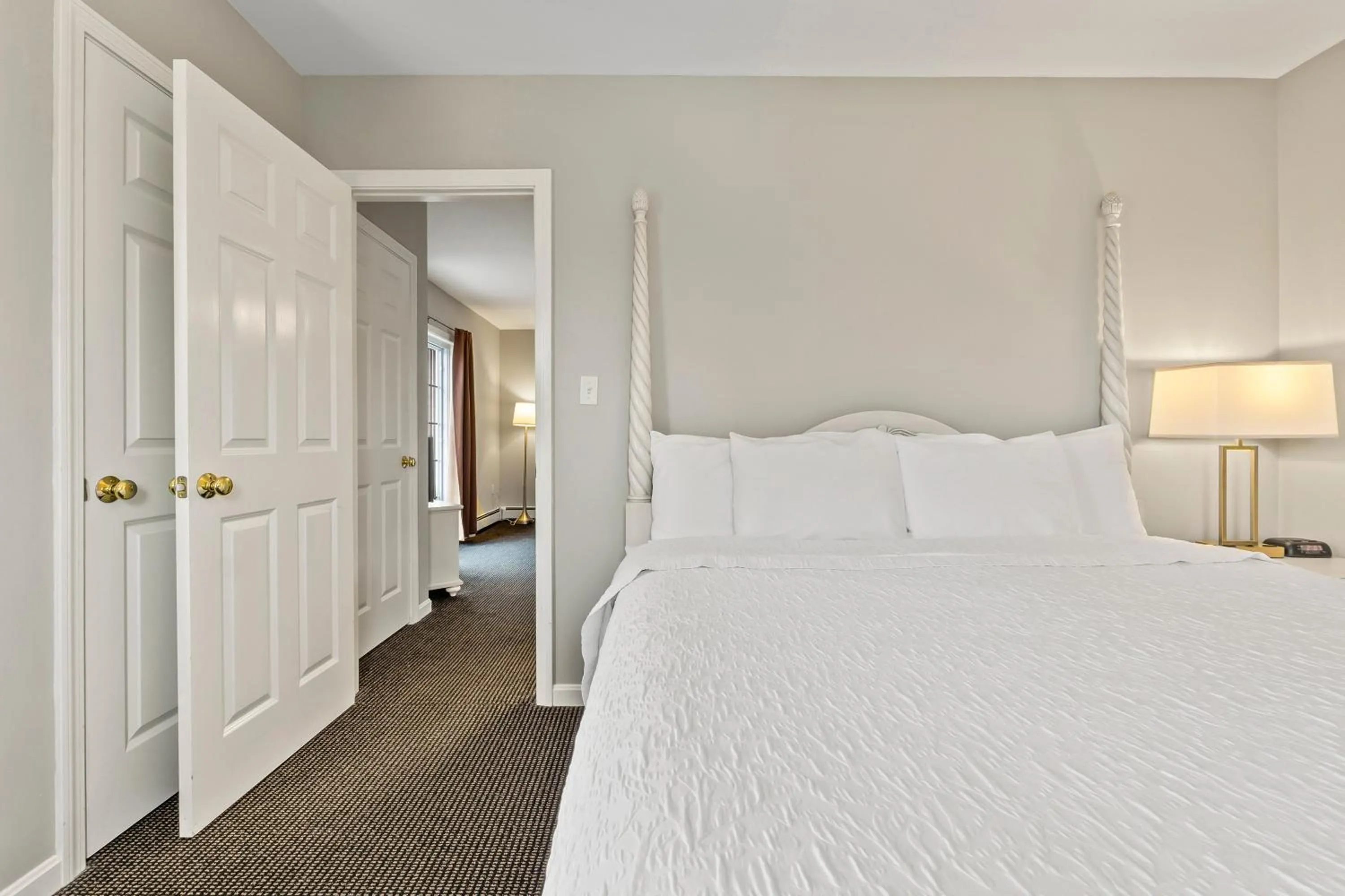 Bedroom, Bed in Sea Rose Suites