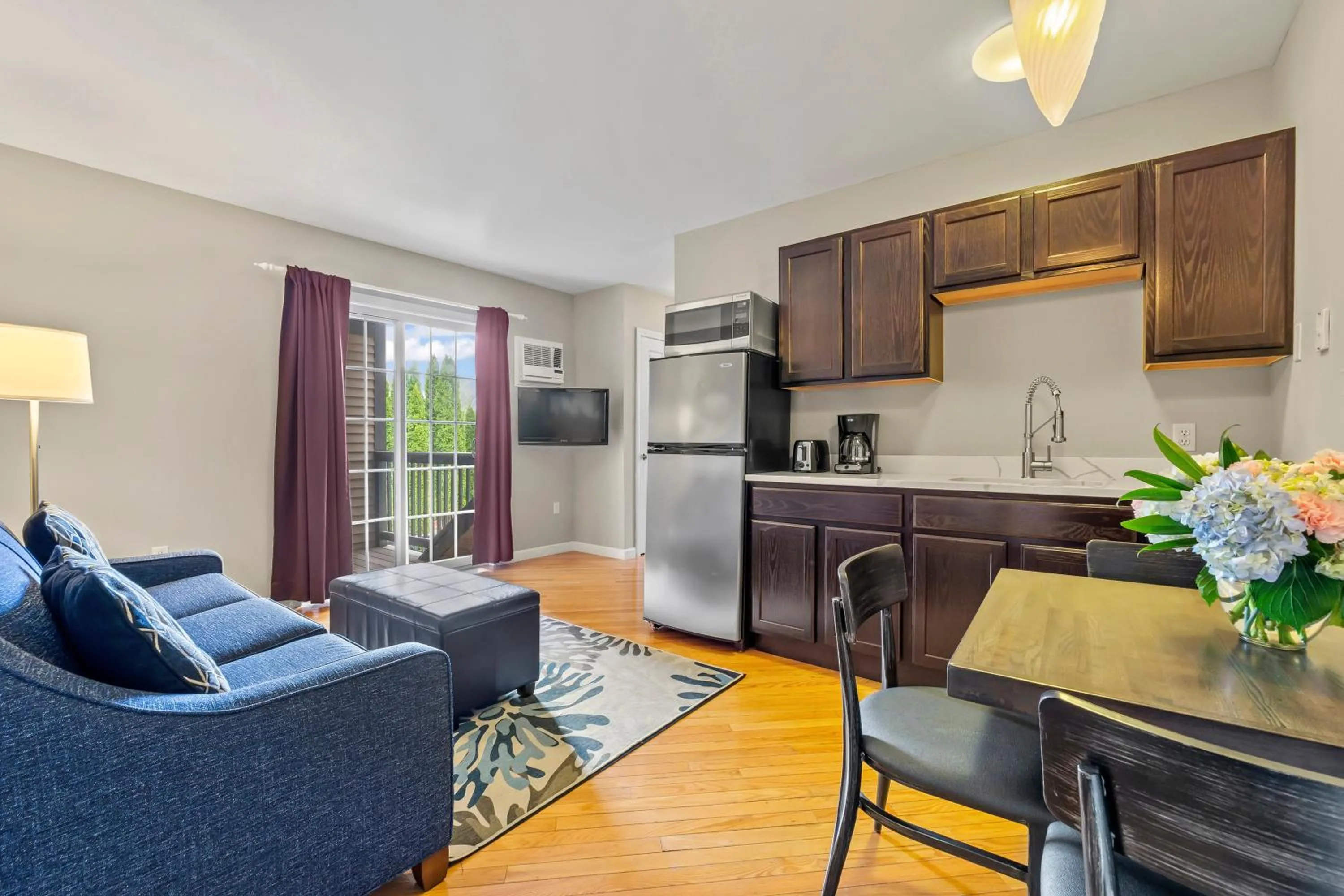 Kitchen or kitchenette in Sea Rose Suites