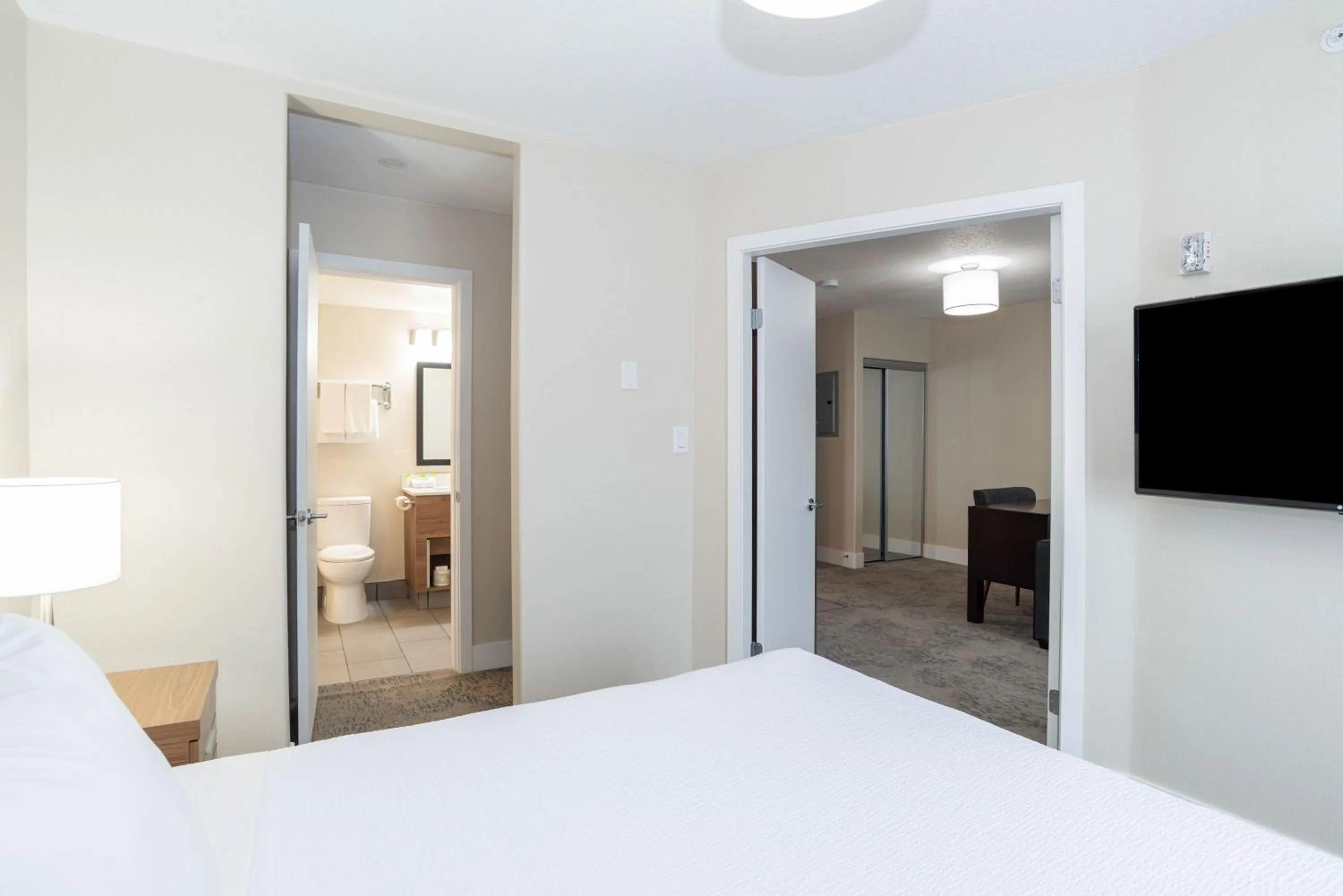 Photo of the whole room, Bed in Sandman Hotel Grande Prairie