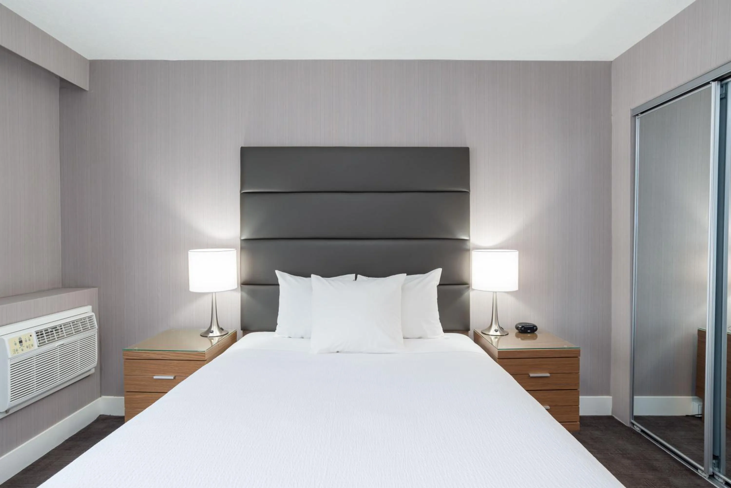 Photo of the whole room, Bed in Sandman Hotel Grande Prairie