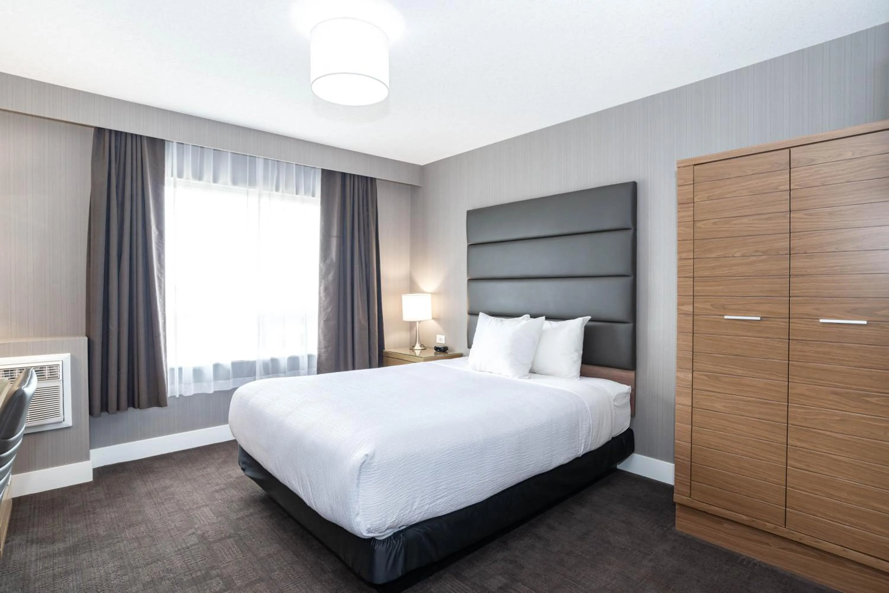 Photo of the whole room, Bed in Sandman Hotel Grande Prairie