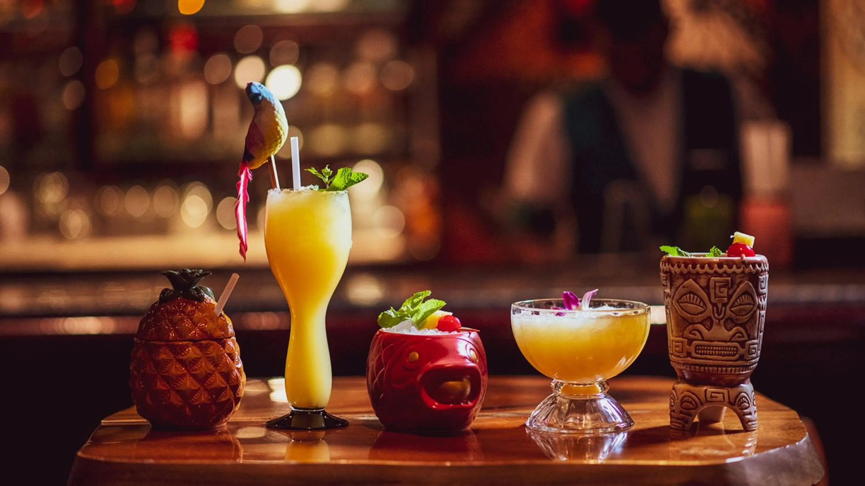 Lounge or bar in InterContinental Muscat by IHG