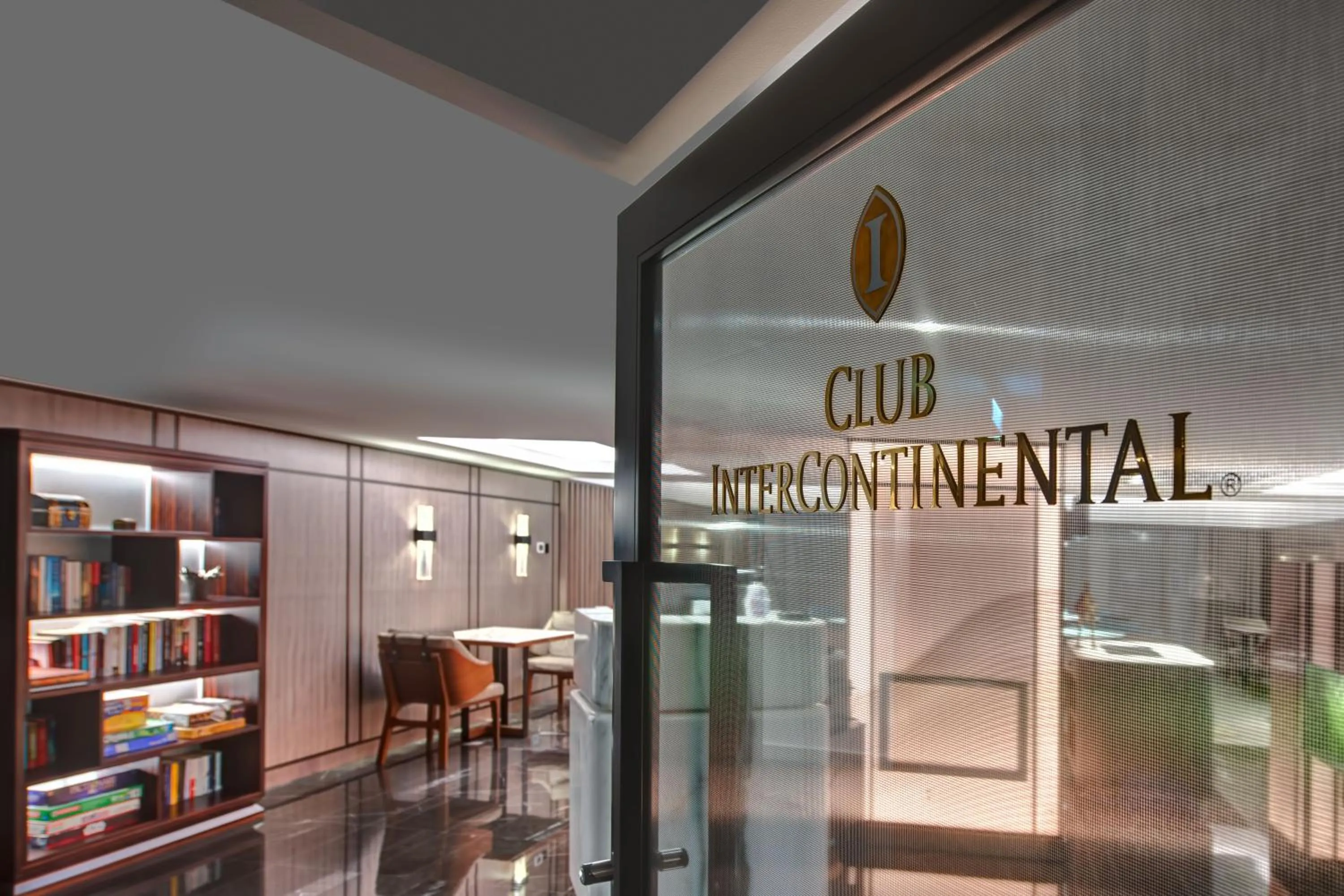 Lounge or bar in InterContinental Muscat by IHG