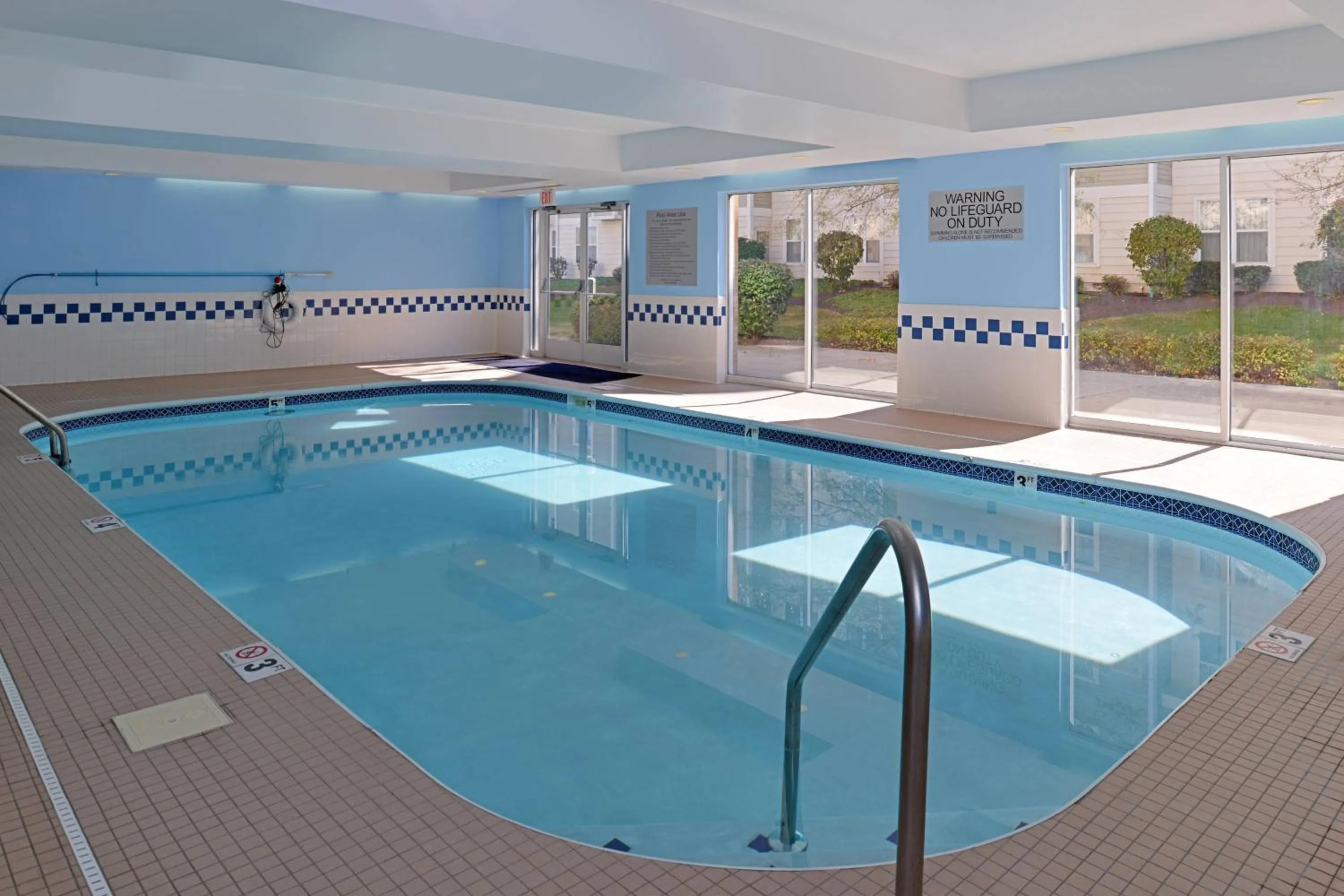 Swimming pool in Fairfield by Marriott