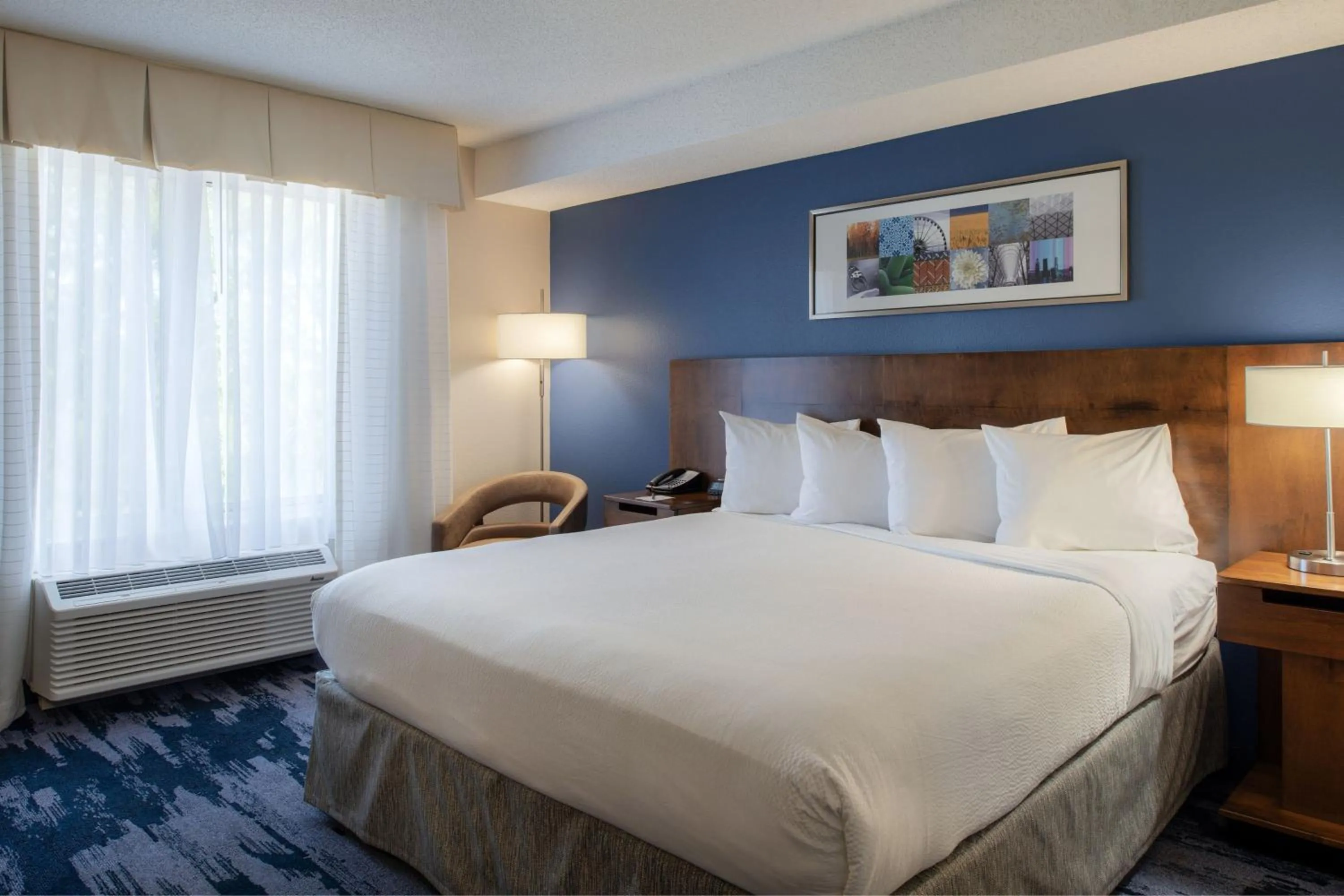 Photo of the whole room, Bed in Fairfield by Marriott