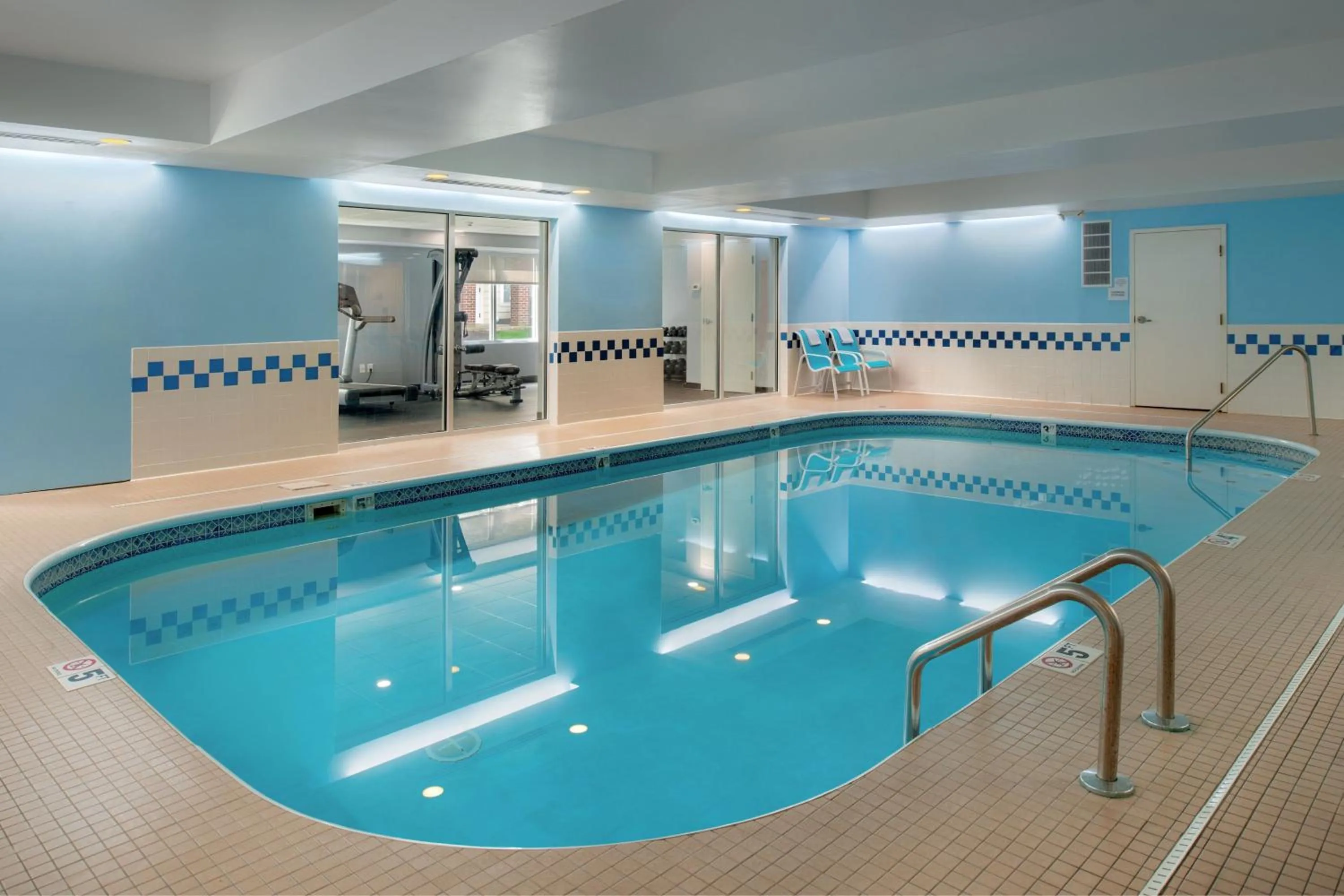 Swimming pool in Fairfield by Marriott