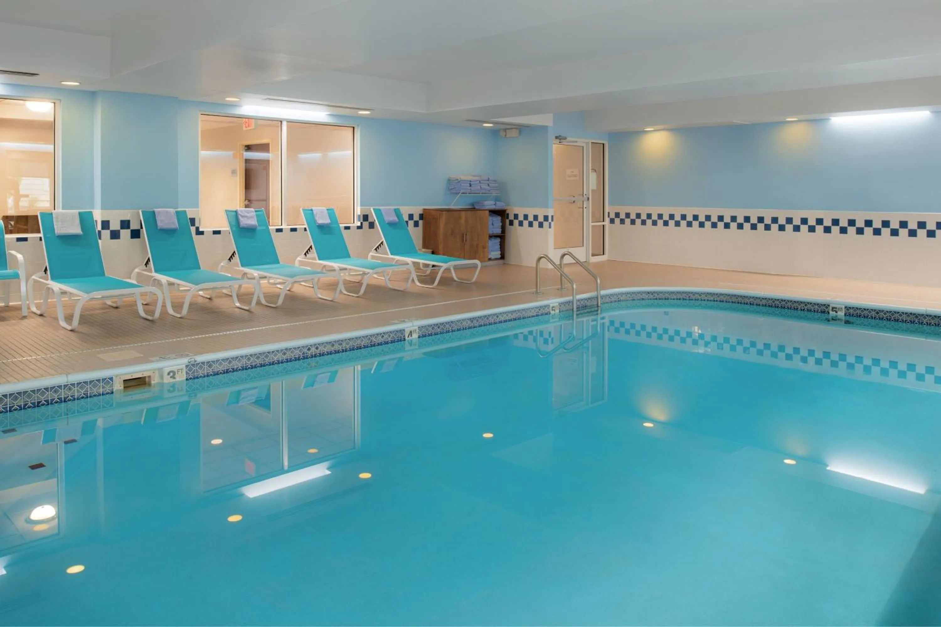 Swimming pool in Fairfield by Marriott