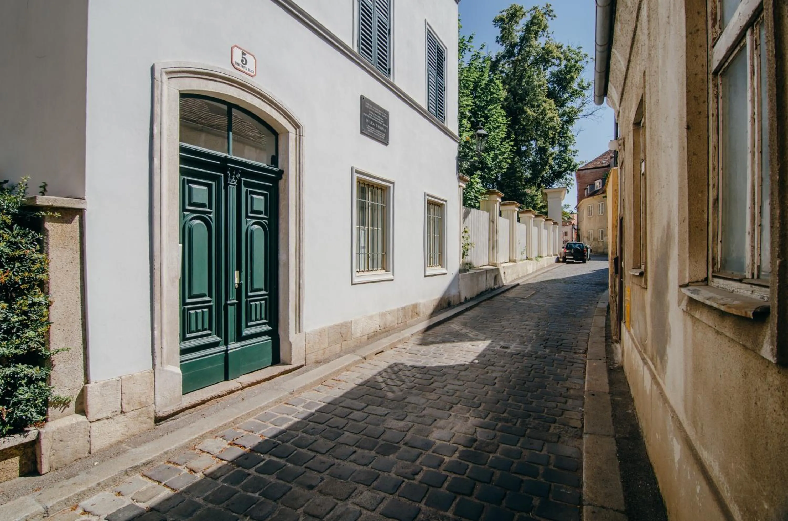 Property building in Old Town Tale