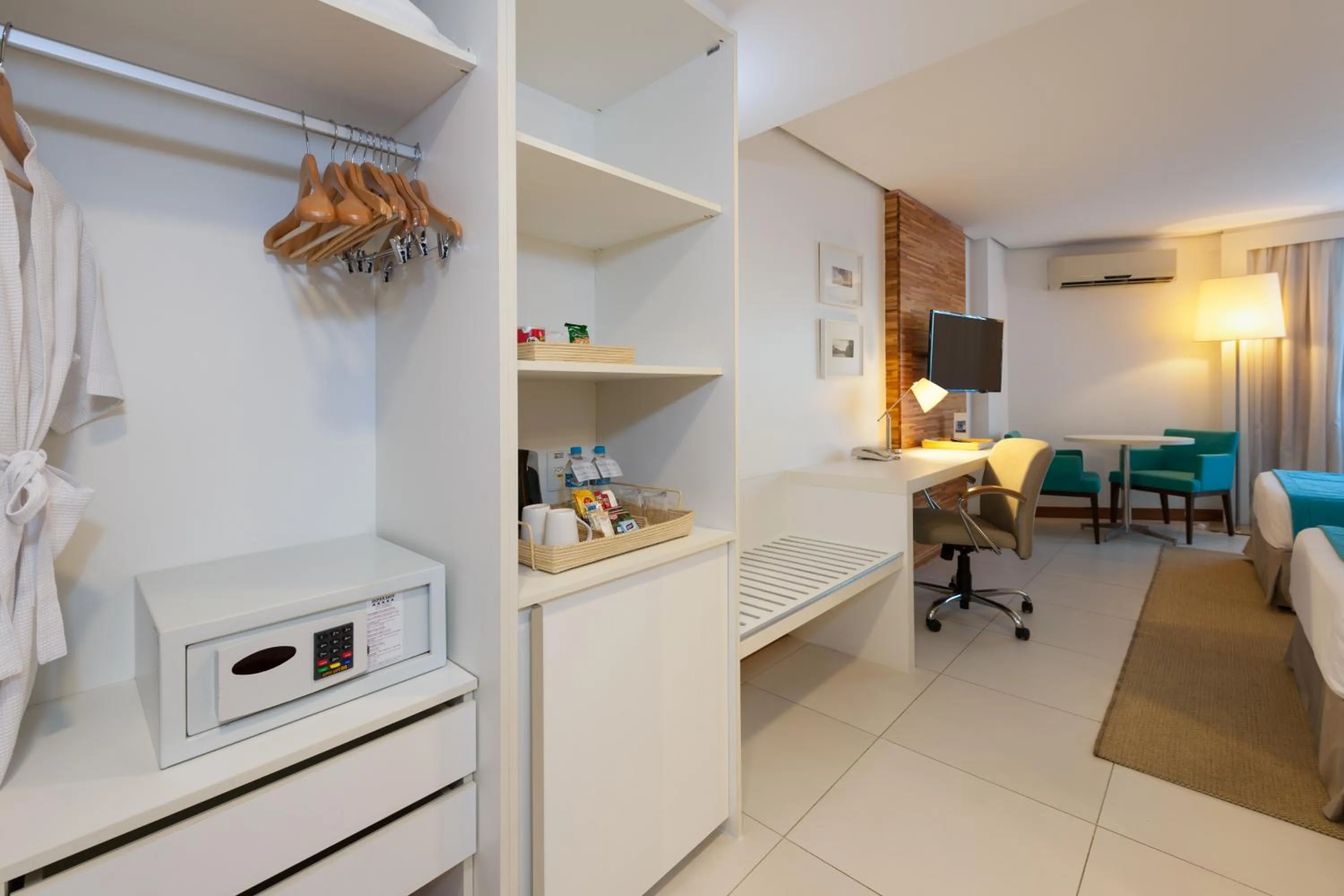 Coffee/tea facilities in Best Western Premier Maceió