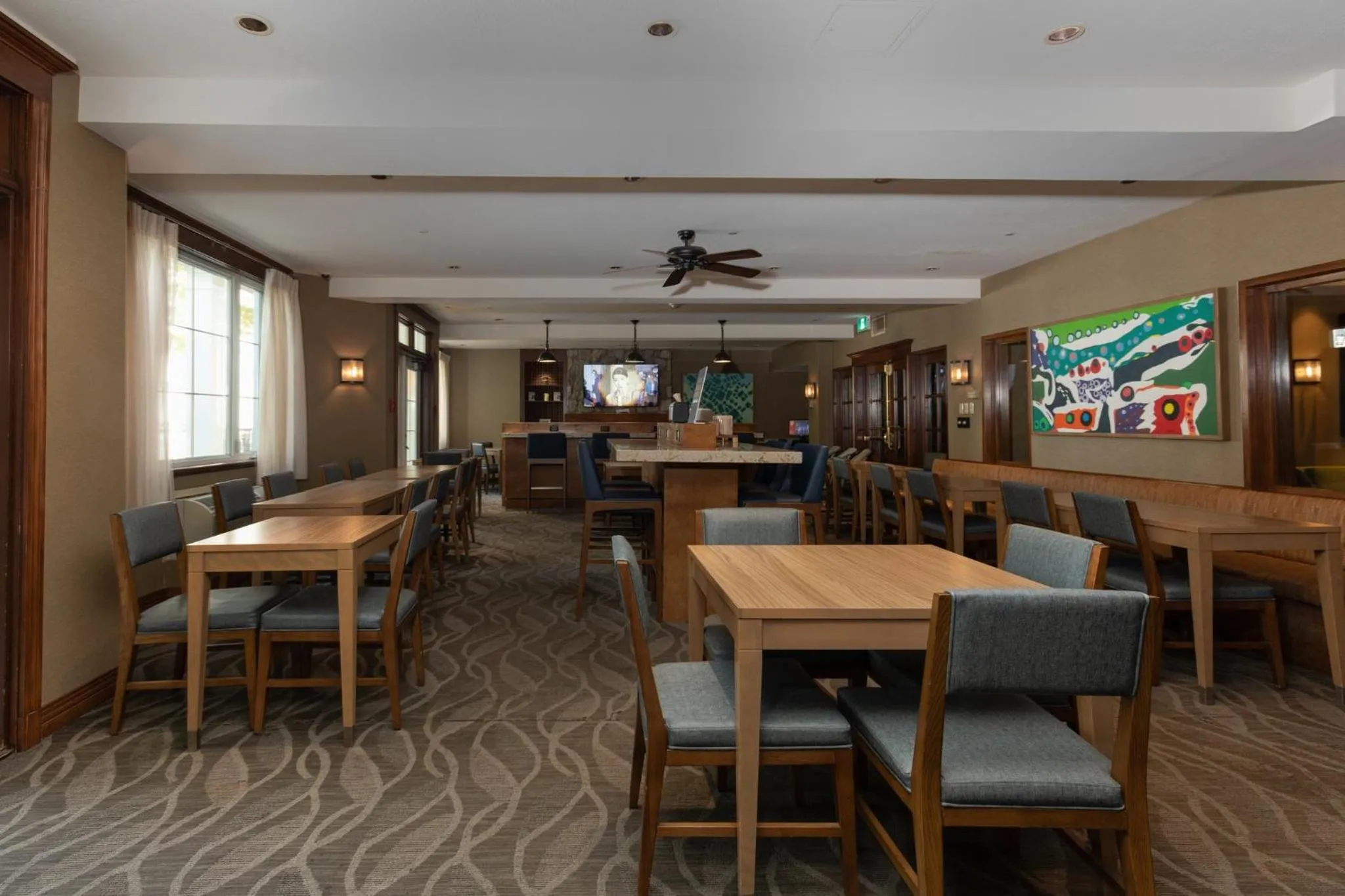 Breakfast in Holiday Inn Express & Suites Tremblant by IHG