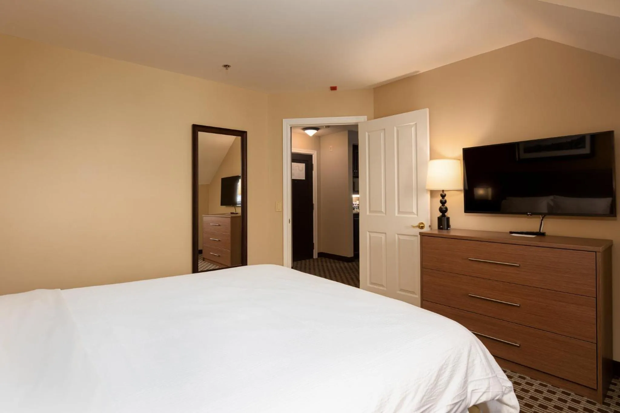 Photo of the whole room, Bed in Holiday Inn Express & Suites Tremblant by IHG