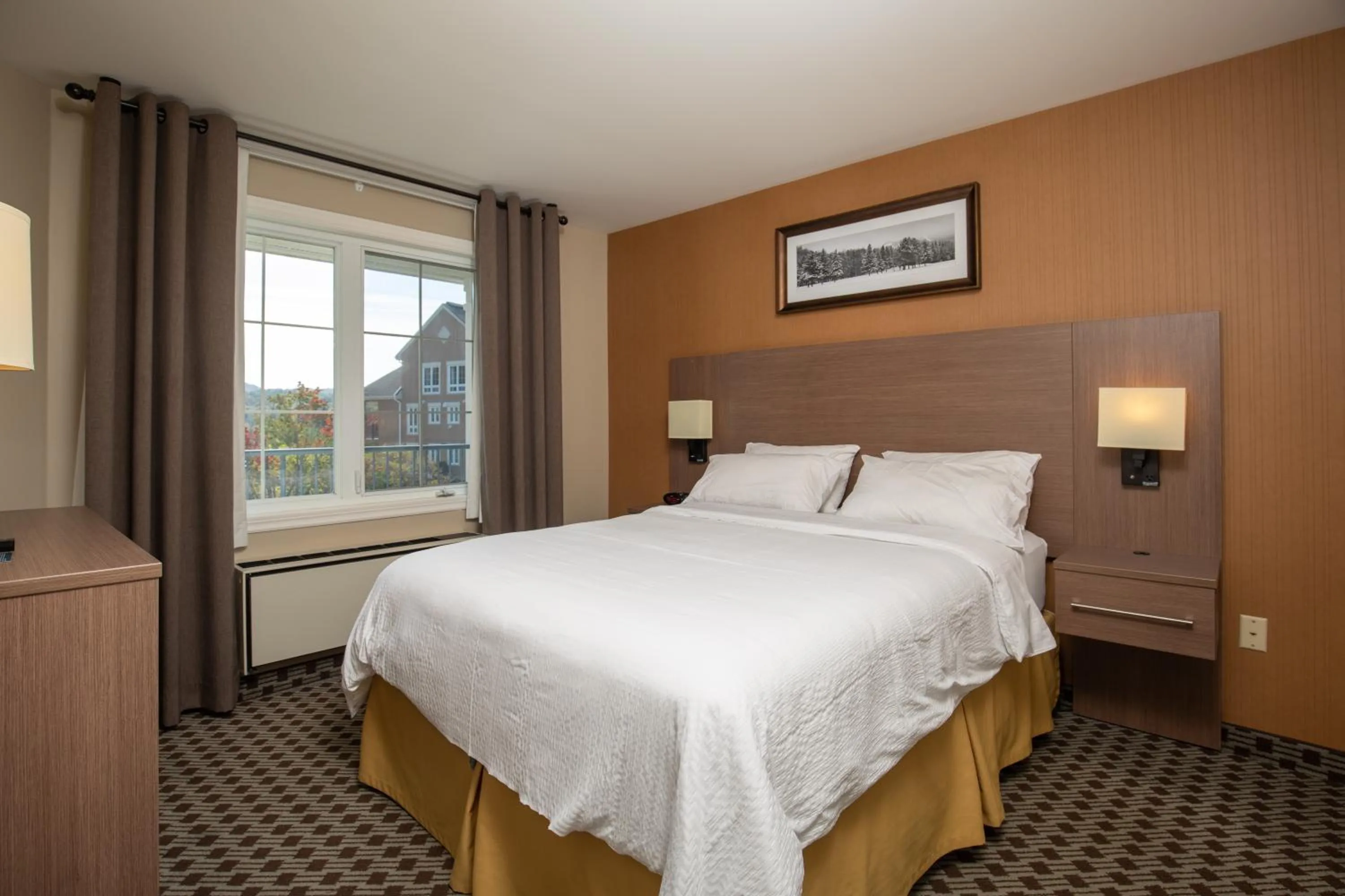 Bed in Holiday Inn Express & Suites Tremblant by IHG