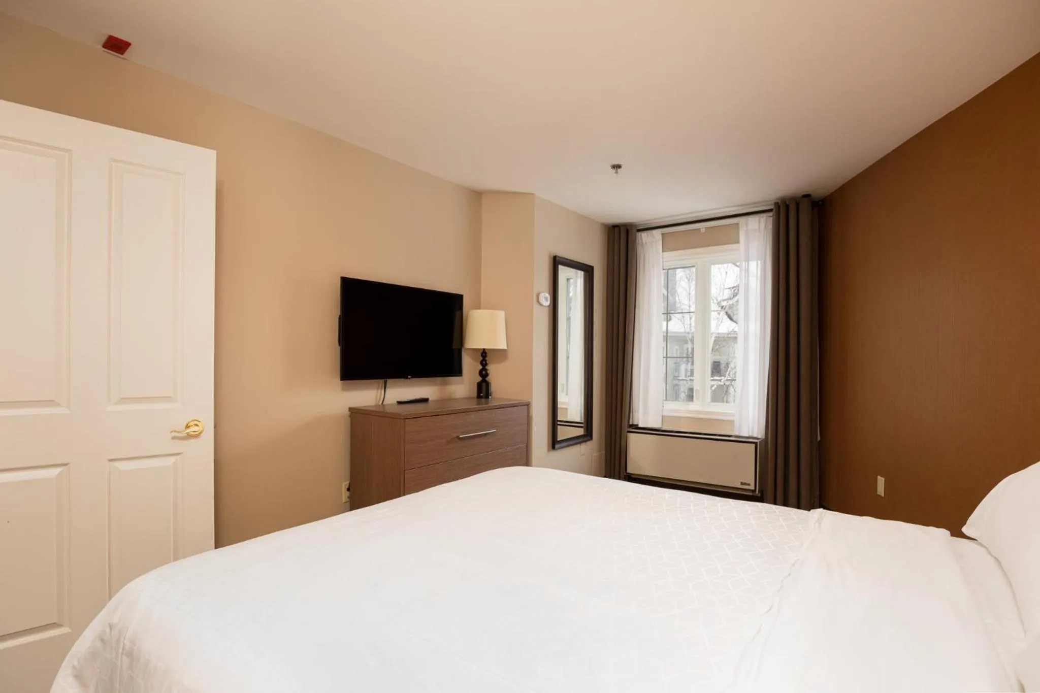 Photo of the whole room, Bed in Holiday Inn Express & Suites Tremblant by IHG