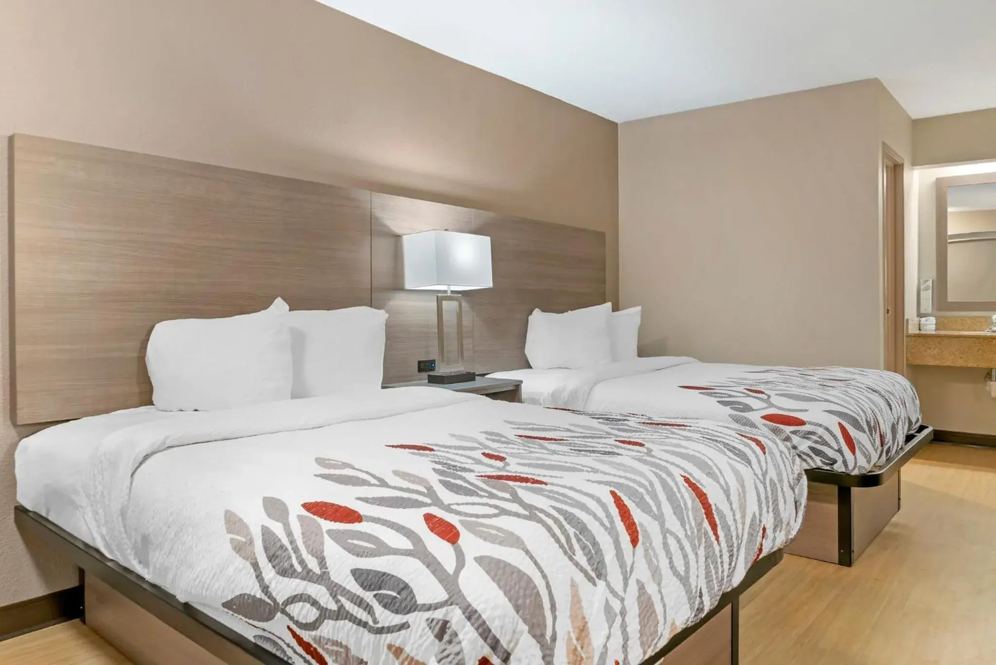 Deluxe Room with Two Double Beds Smoke Free in Red Roof Inn Detroit-Rochester Hills/ Auburn Hills Deluxe Room with Two Double Beds Smoke Free in Red Roof Inn Detroit-Rochester Hills/ Auburn Hills