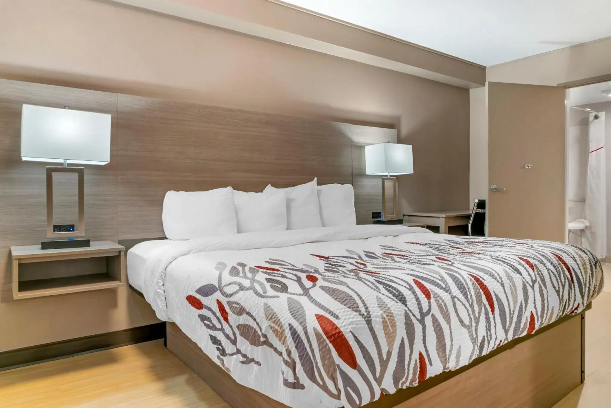 Deluxe King Room Disability Access Smoke Free in Red Roof Inn Detroit-Rochester Hills/ Auburn Hills Deluxe King Room Disability Access Smoke Free in Red Roof Inn Detroit-Rochester Hills/ Auburn Hills