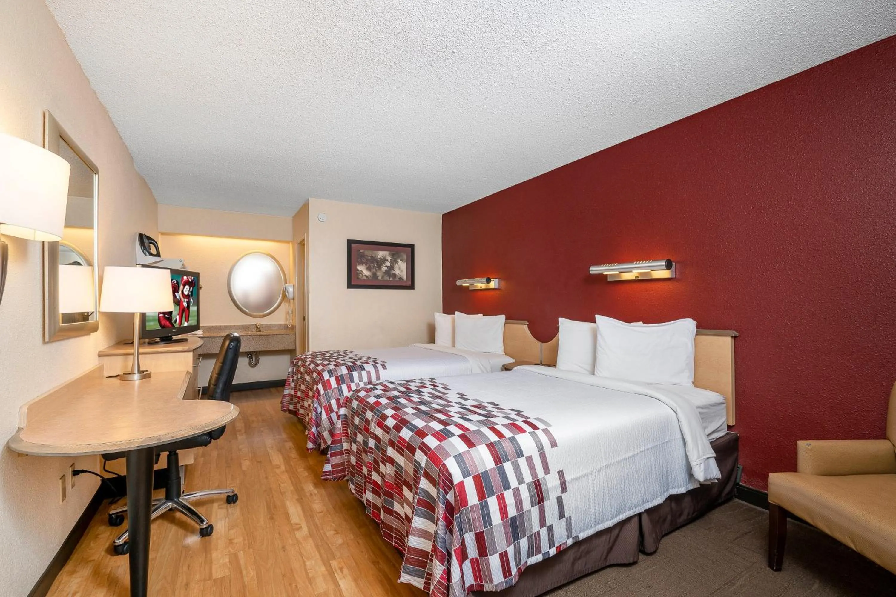 Standard Room with Two Double Beds Smoke Free in Red Roof Inn Detroit-Rochester Hills/ Auburn Hills