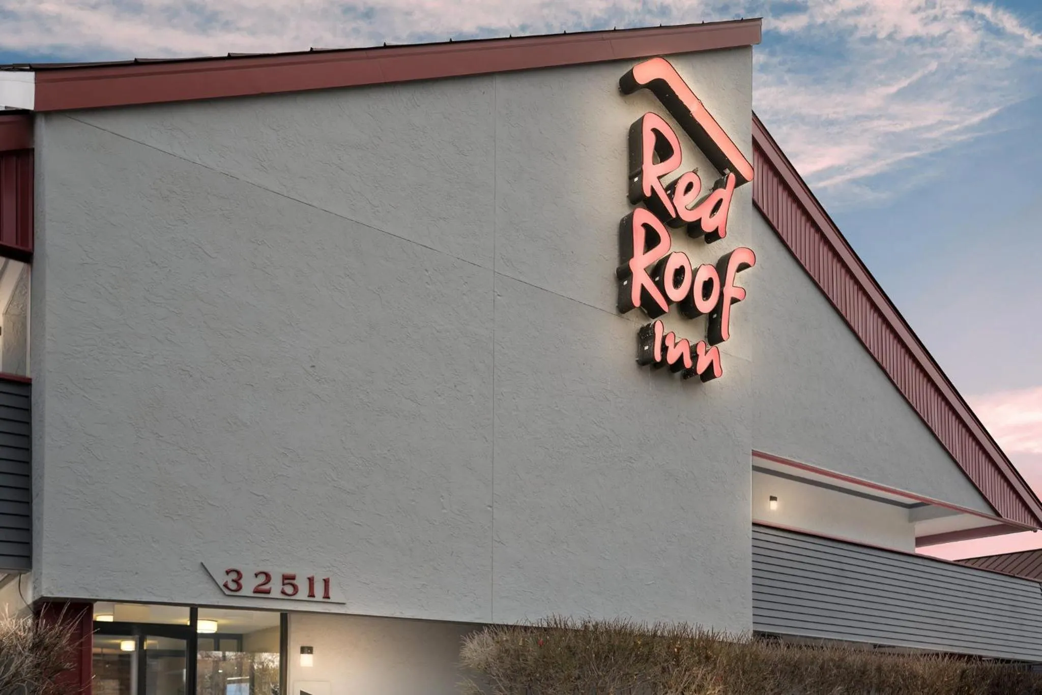 Property building in Red Roof Inn Detroit - Royal Oak/Madison Heights