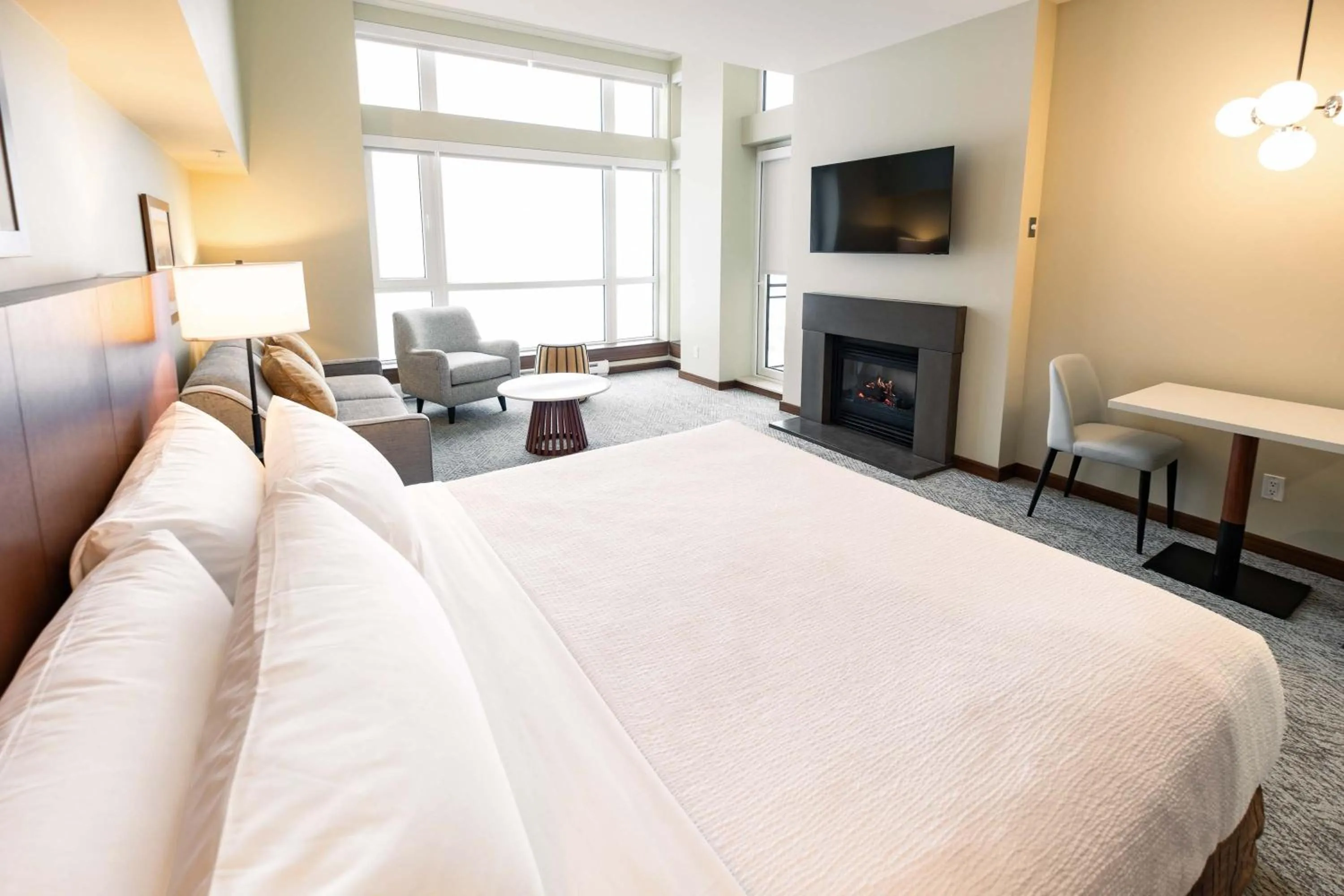 Photo of the whole room, Bed in Sutton Place Hotel Revelstoke Mountain Resort