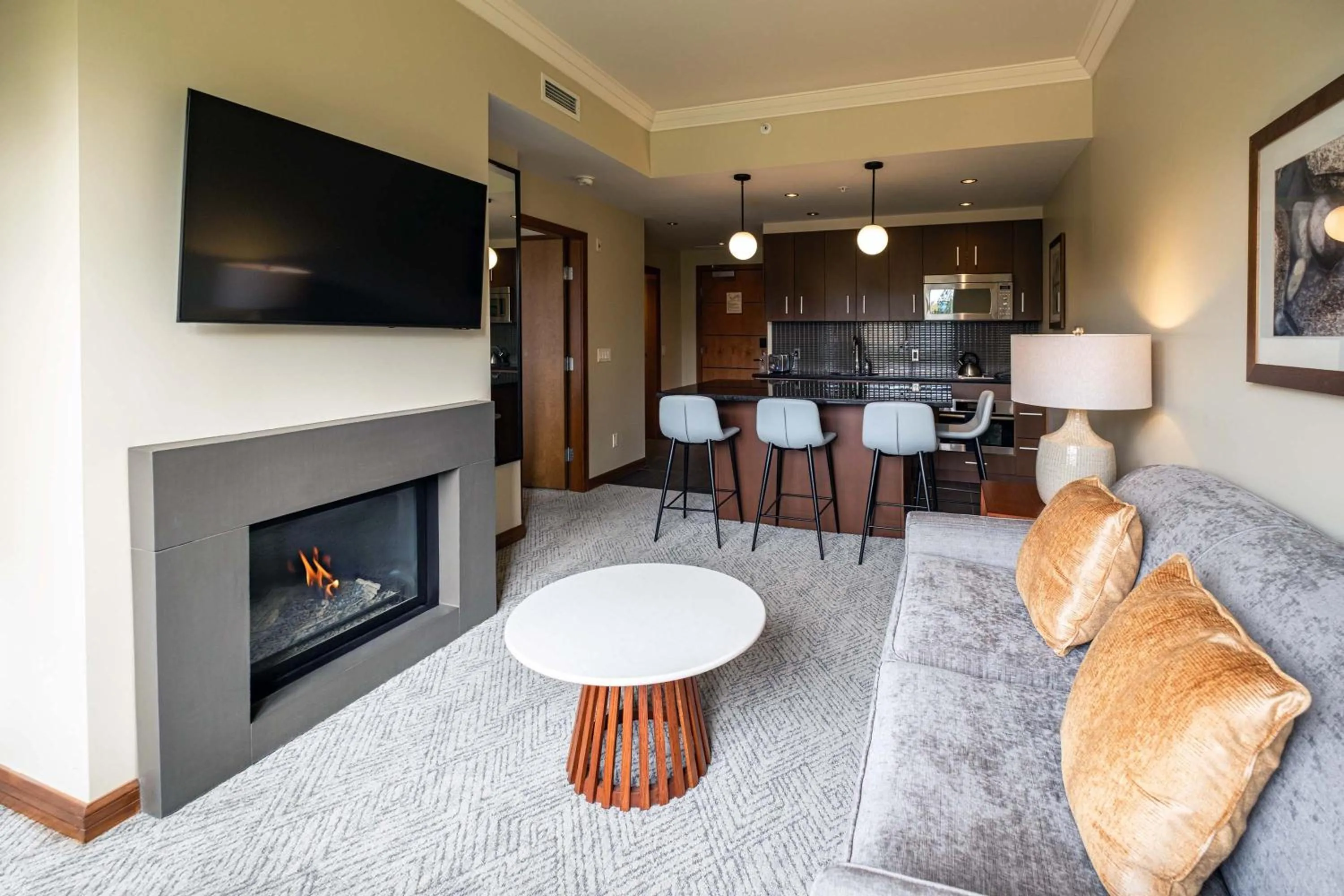 Living room in Sutton Place Hotel Revelstoke Mountain Resort