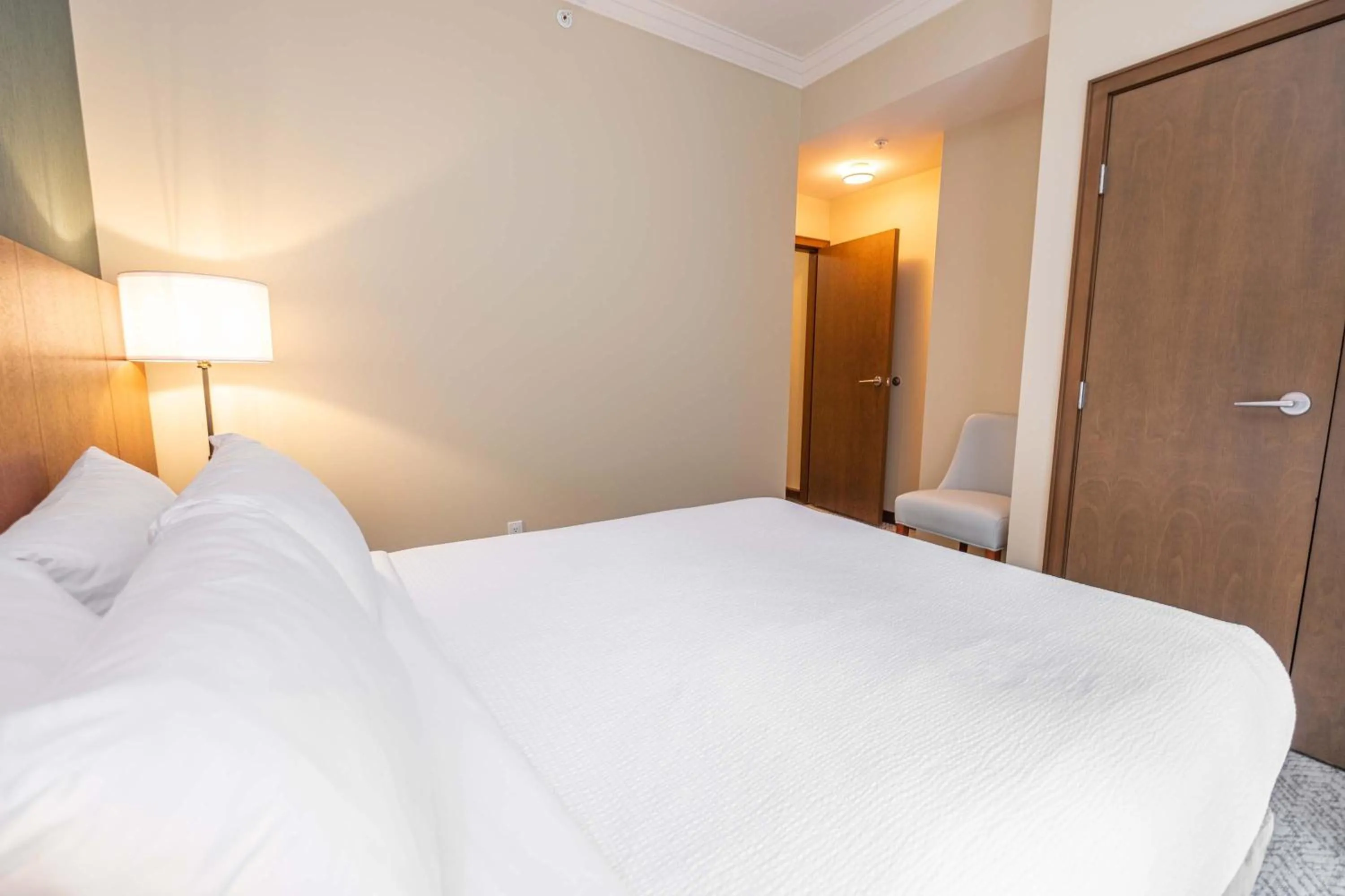 Photo of the whole room, Bed in Sutton Place Hotel Revelstoke Mountain Resort