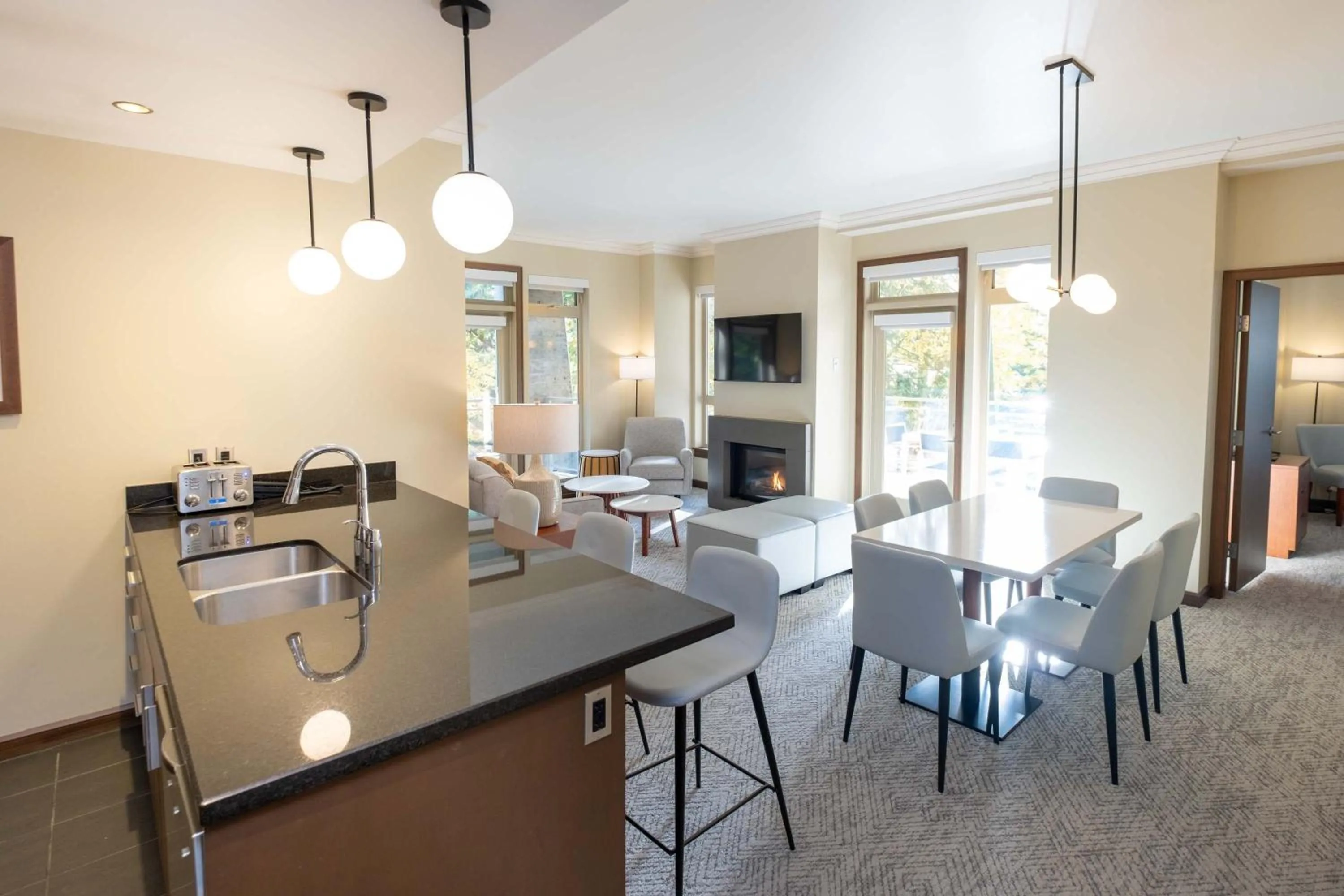 Dining area in Sutton Place Hotel Revelstoke Mountain Resort