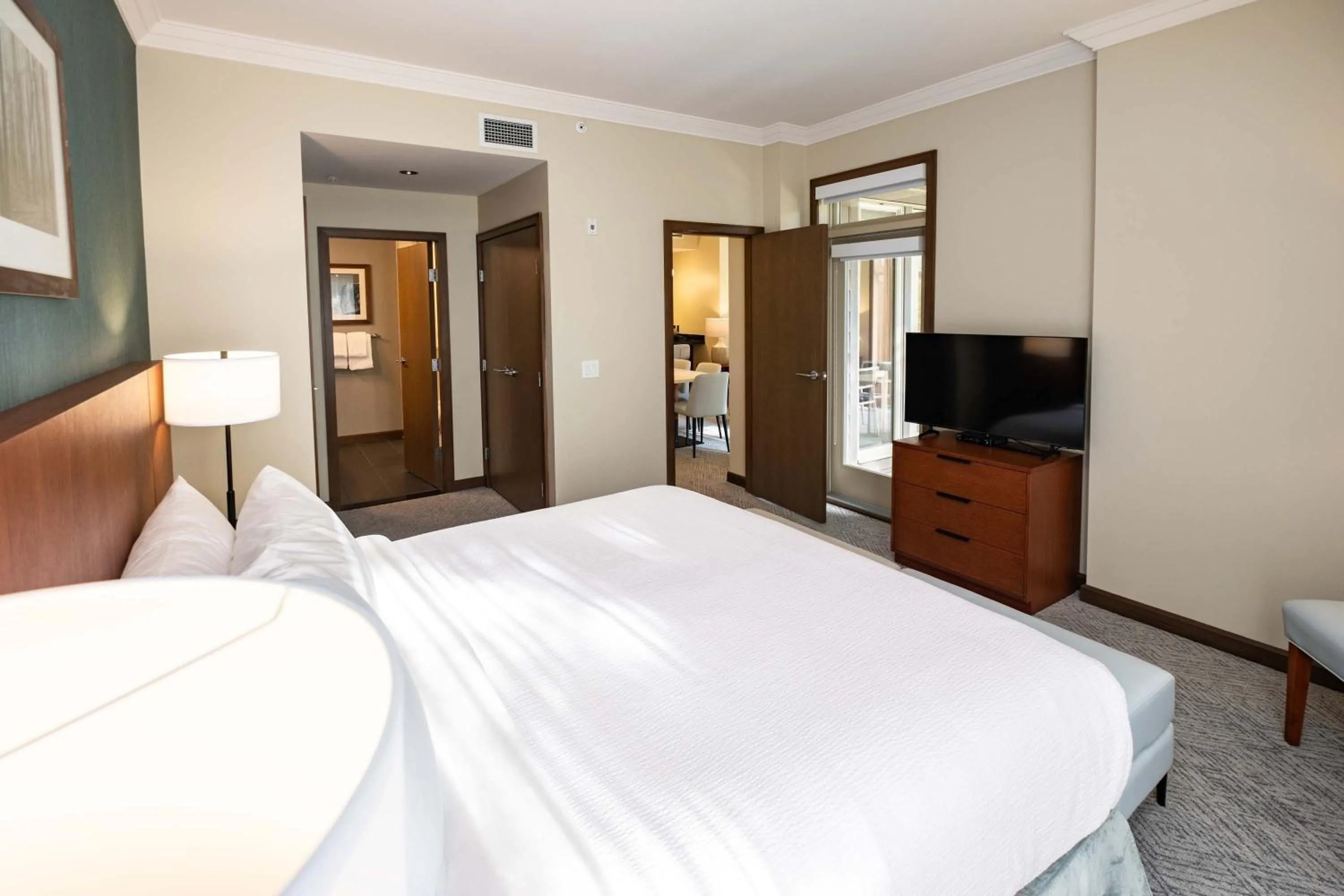 Photo of the whole room, Bed in Sutton Place Hotel Revelstoke Mountain Resort