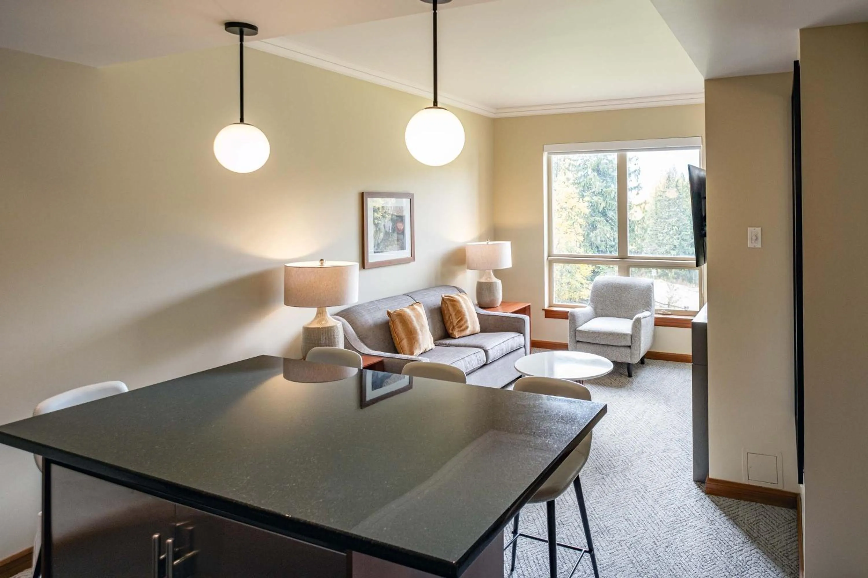 Food and drinks in Sutton Place Hotel Revelstoke Mountain Resort