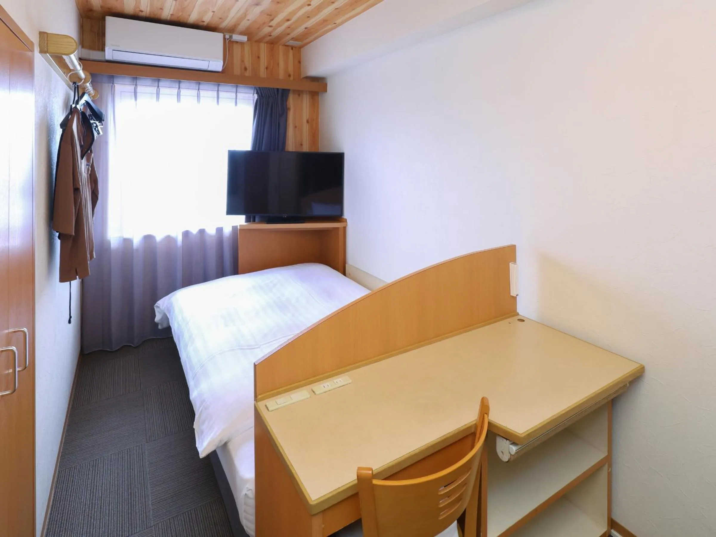 Photo of the whole room, Bed in Tennen Onsen Taho-no-Yu Dormy Inn Niigata