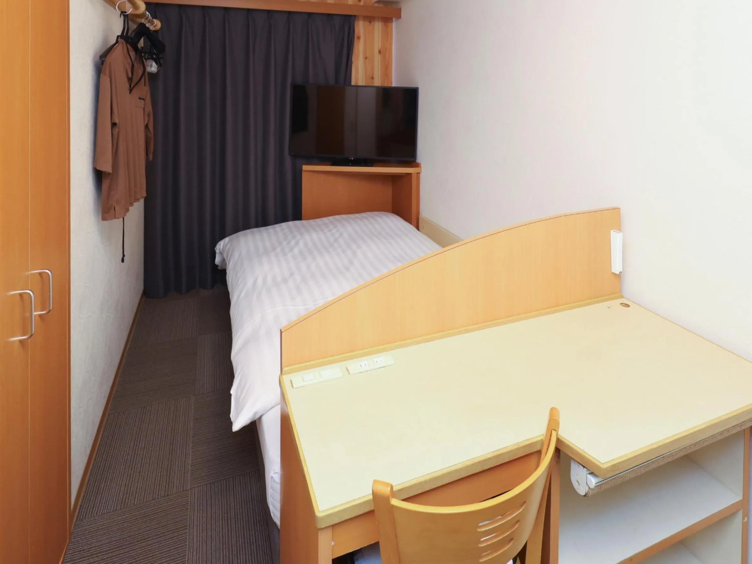 Photo of the whole room, Bed in Tennen Onsen Taho-no-Yu Dormy Inn Niigata