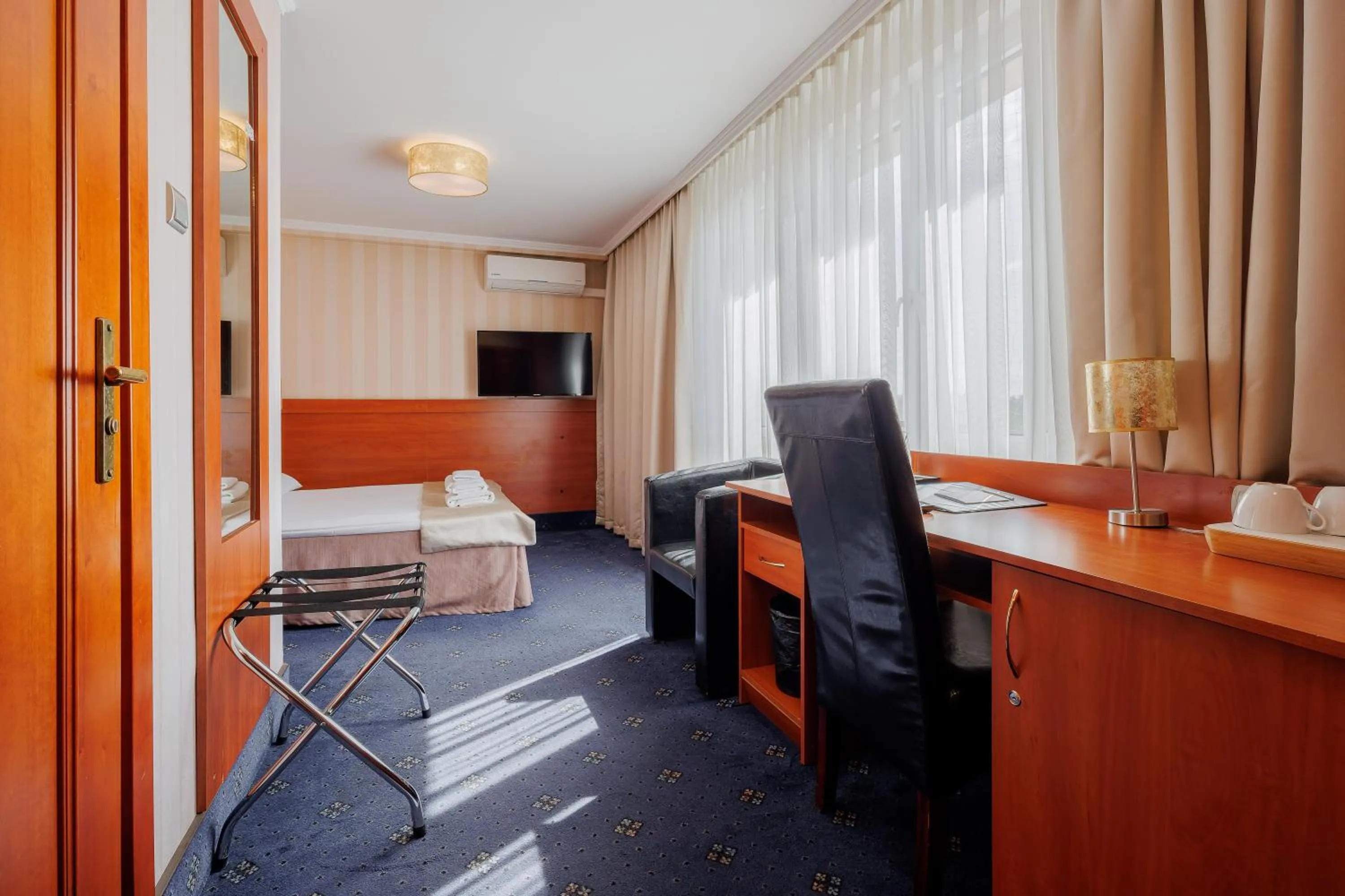 Seating area, Bed in Hotel Cristal Park