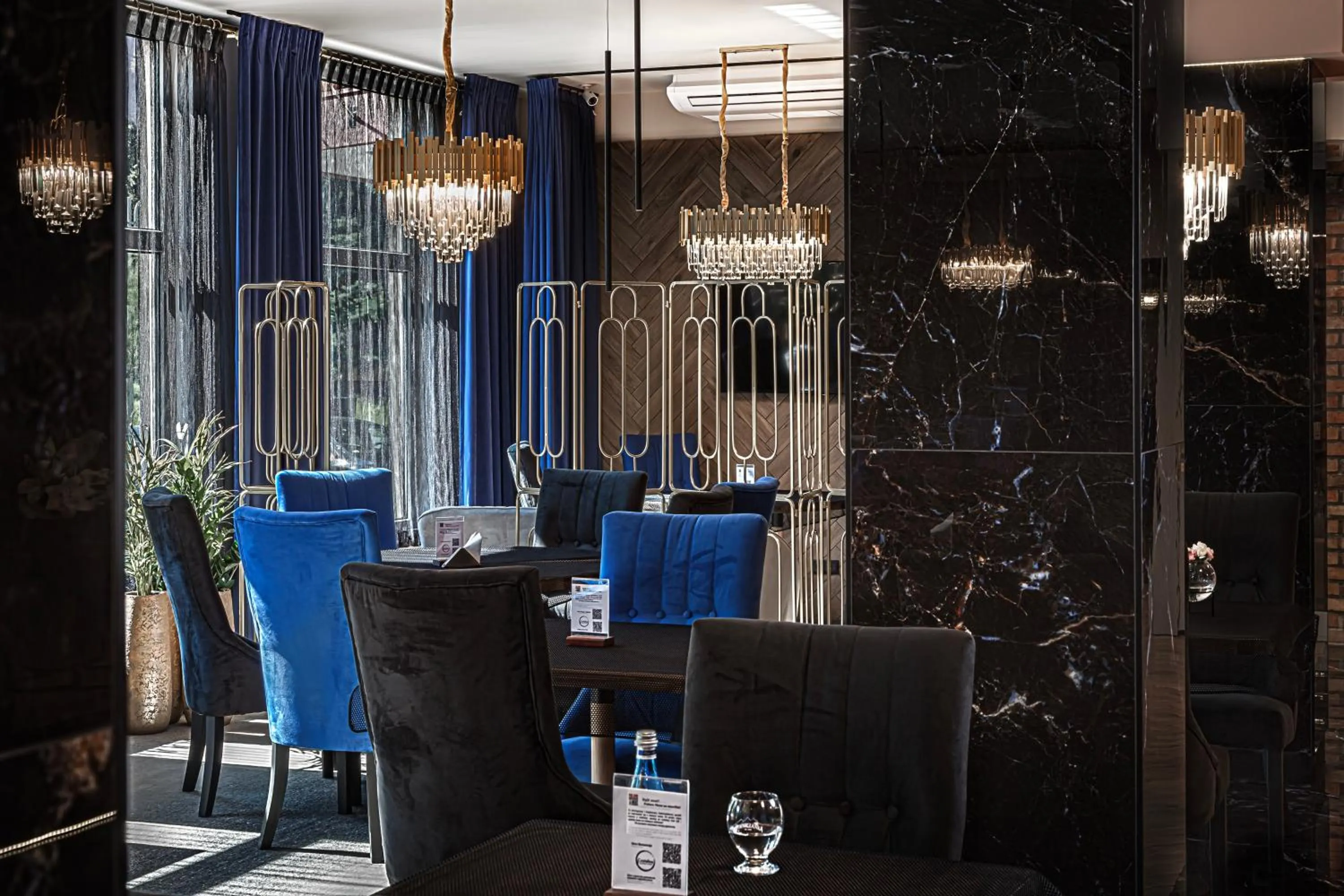 Restaurant/places to eat in Hotel Cristal Park