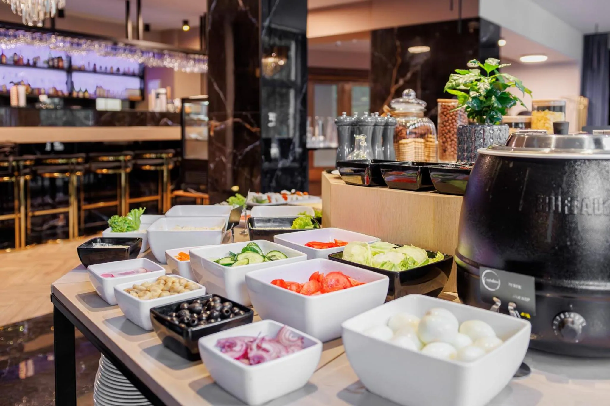 Restaurant/places to eat in Hotel Cristal Park